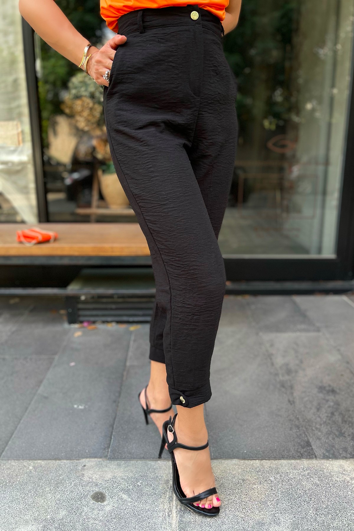 Siyah Çıtçıtlı Pantolon 