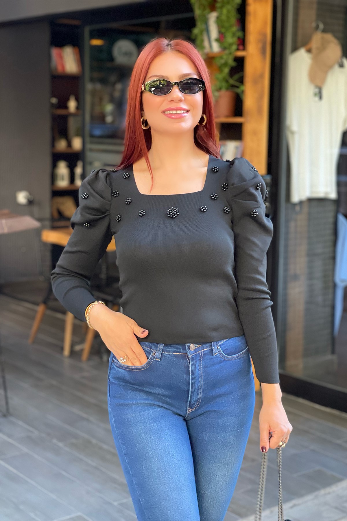 Siyah Kare Yaka İncili Triko Bluz