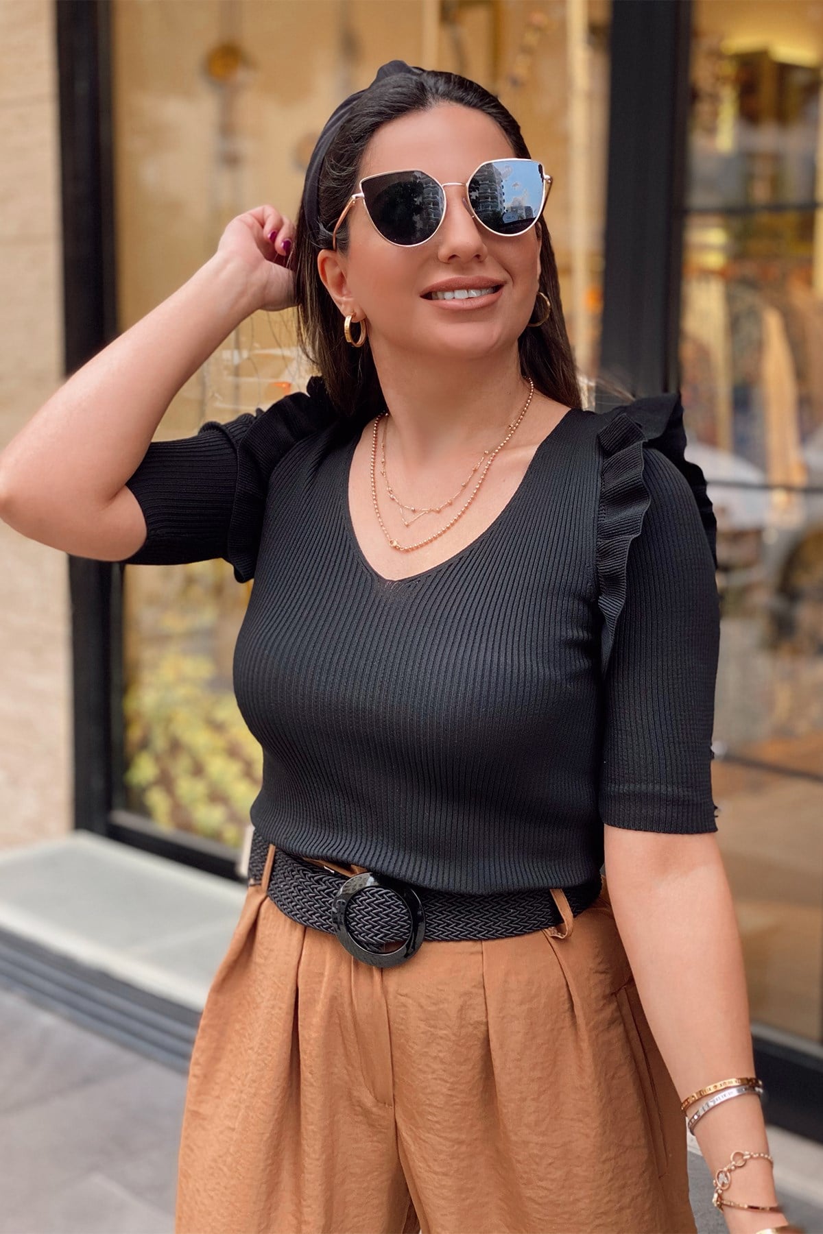 Siyah Kolları Fırfır Detay Triko Bluz