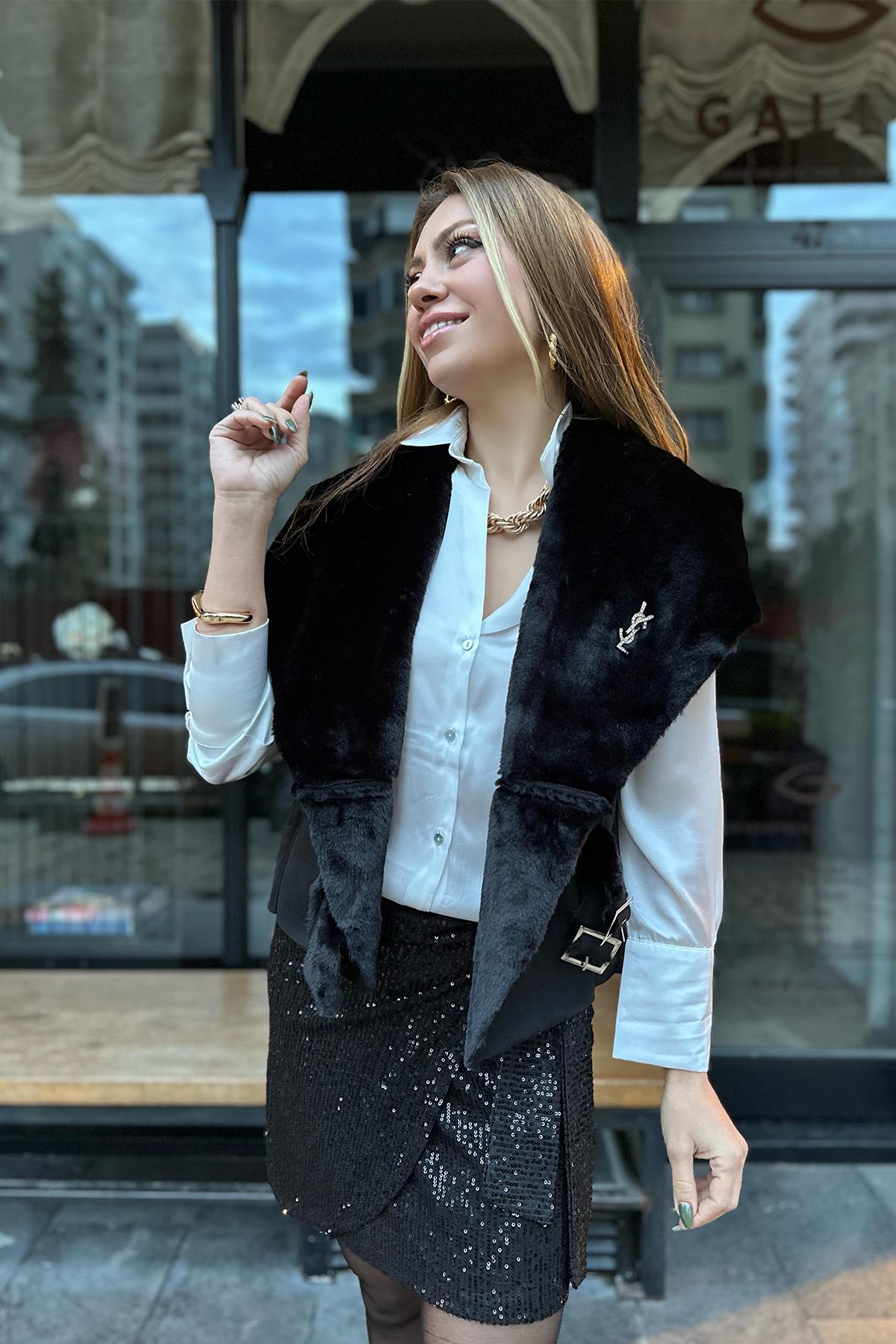 Siyah Kürk Detay Tokalı Yelek