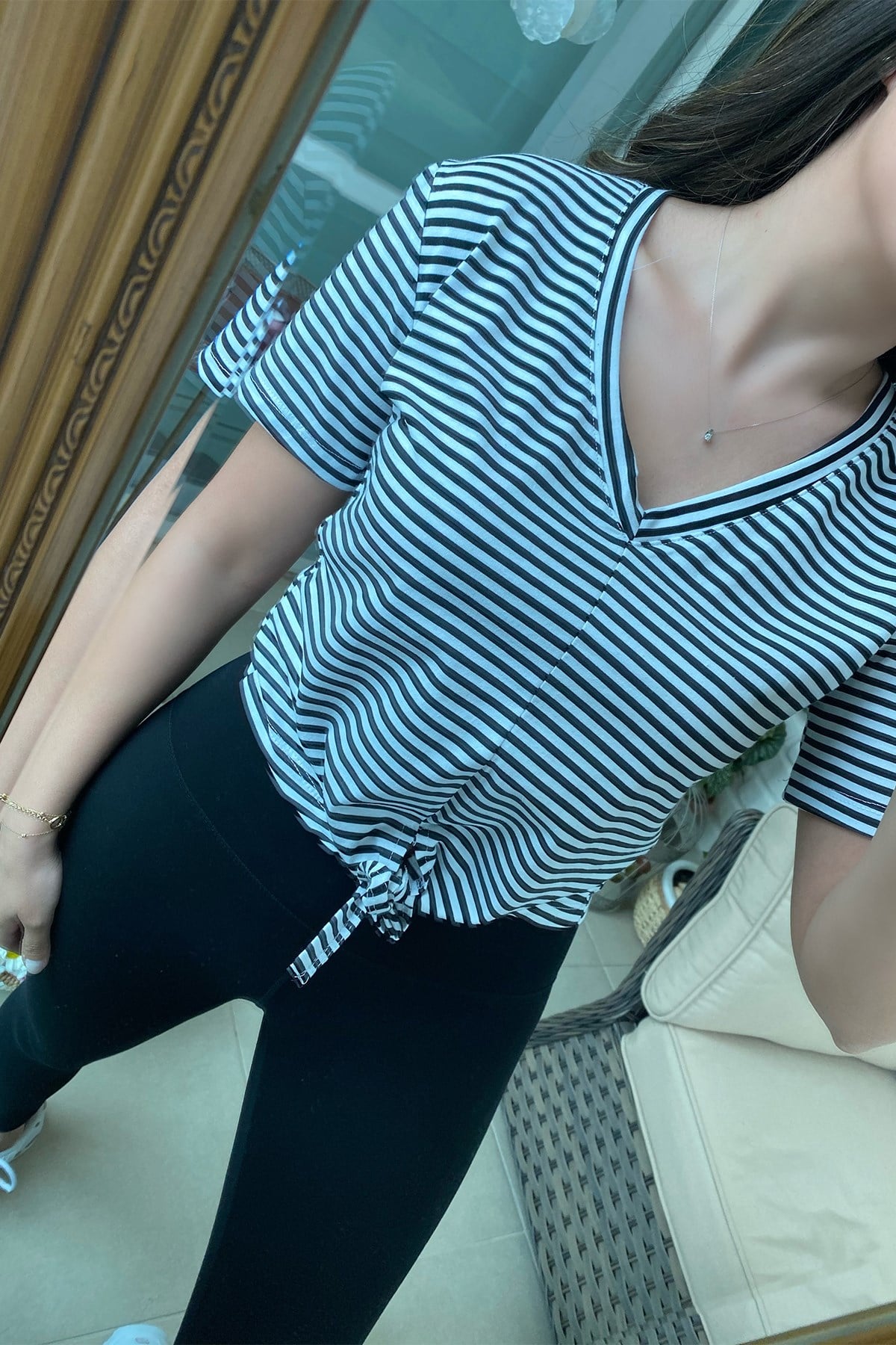 V Yaka Çizgili Önden Bağlamalı Basic Tshirt