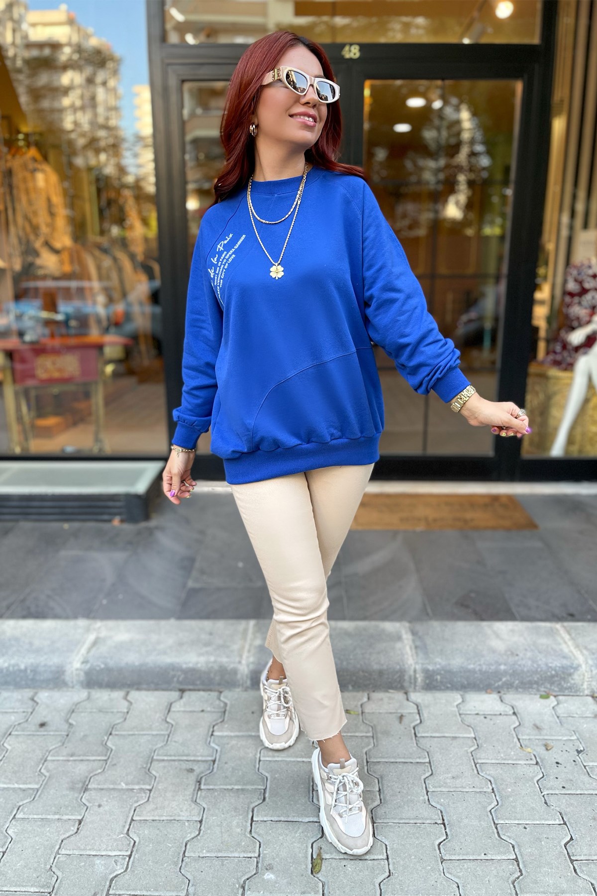 Yakası Baskı Detaylı Mavi  Sweatshir