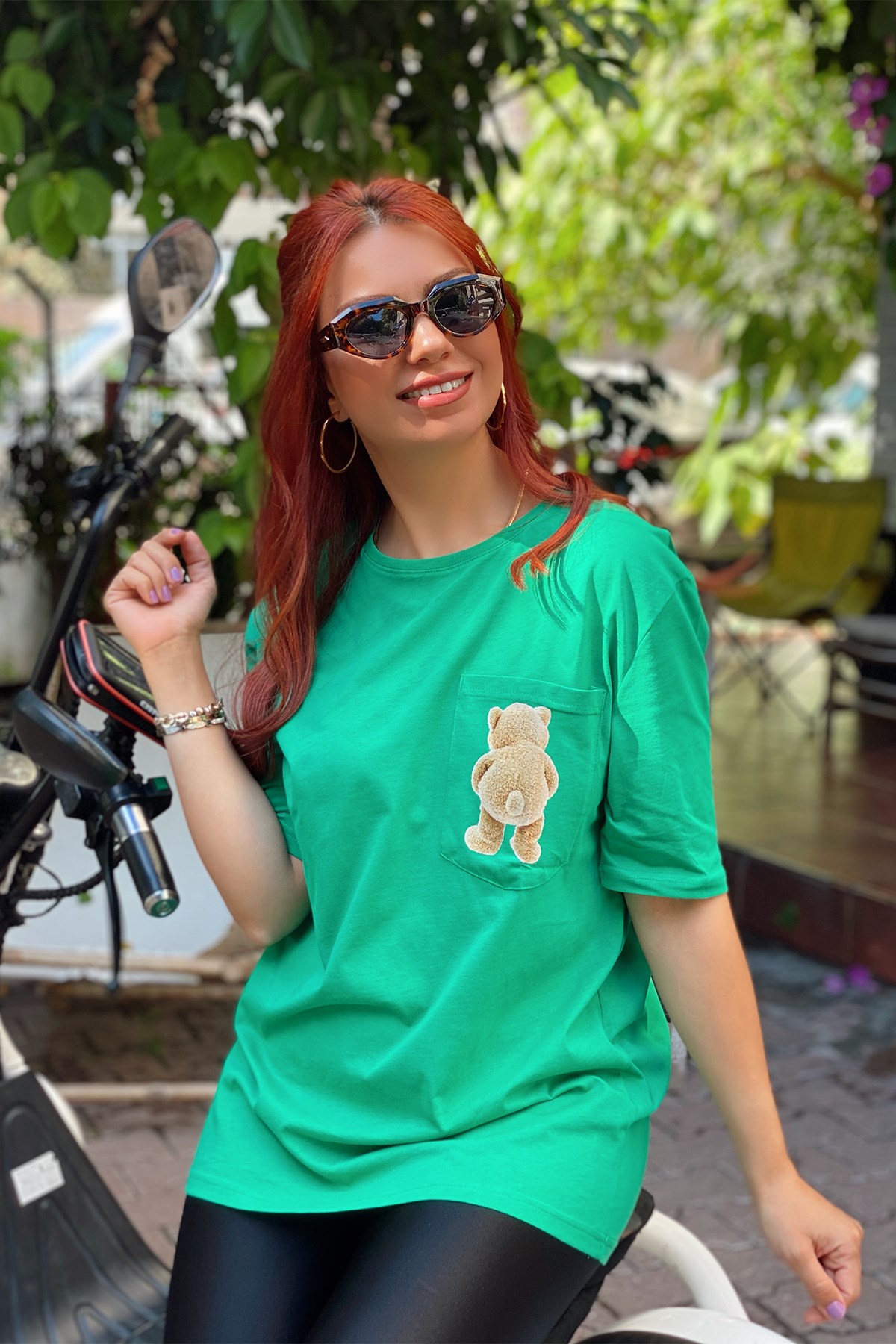 Yeşil Cep Kısmı Teddy Baskılı Tshirt