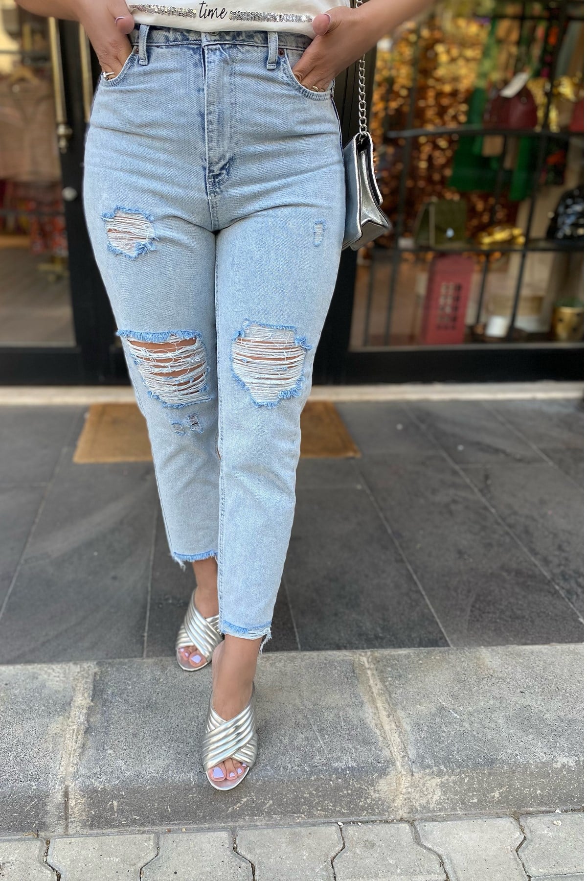 Yırtık Detaylı Mom Jean Pantolon