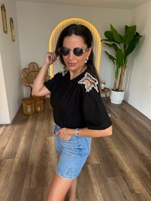 11588 Omuzu Taşlı Yıldızlı Tshirt