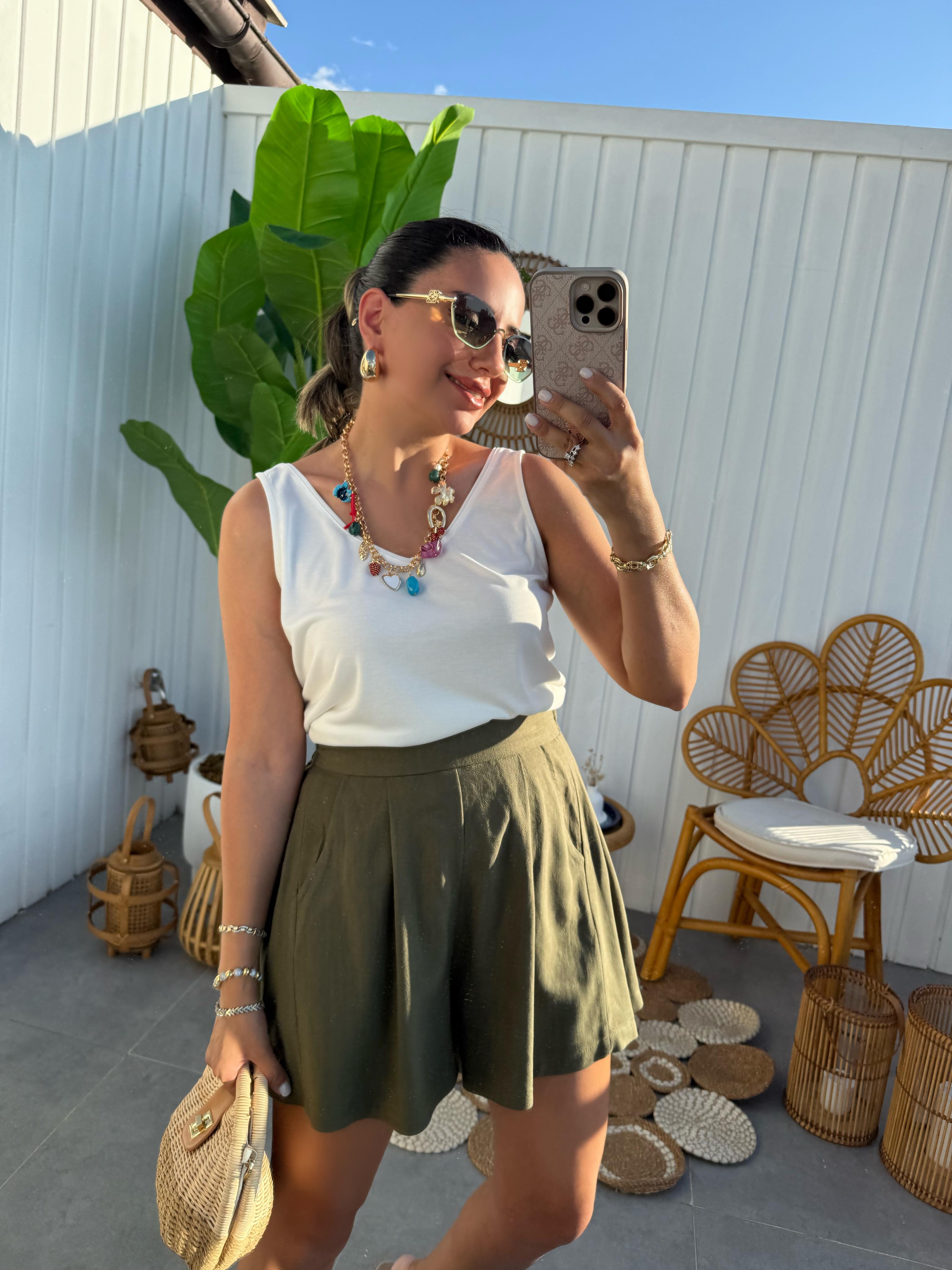 10397 Arka Beli Lastikli Şort