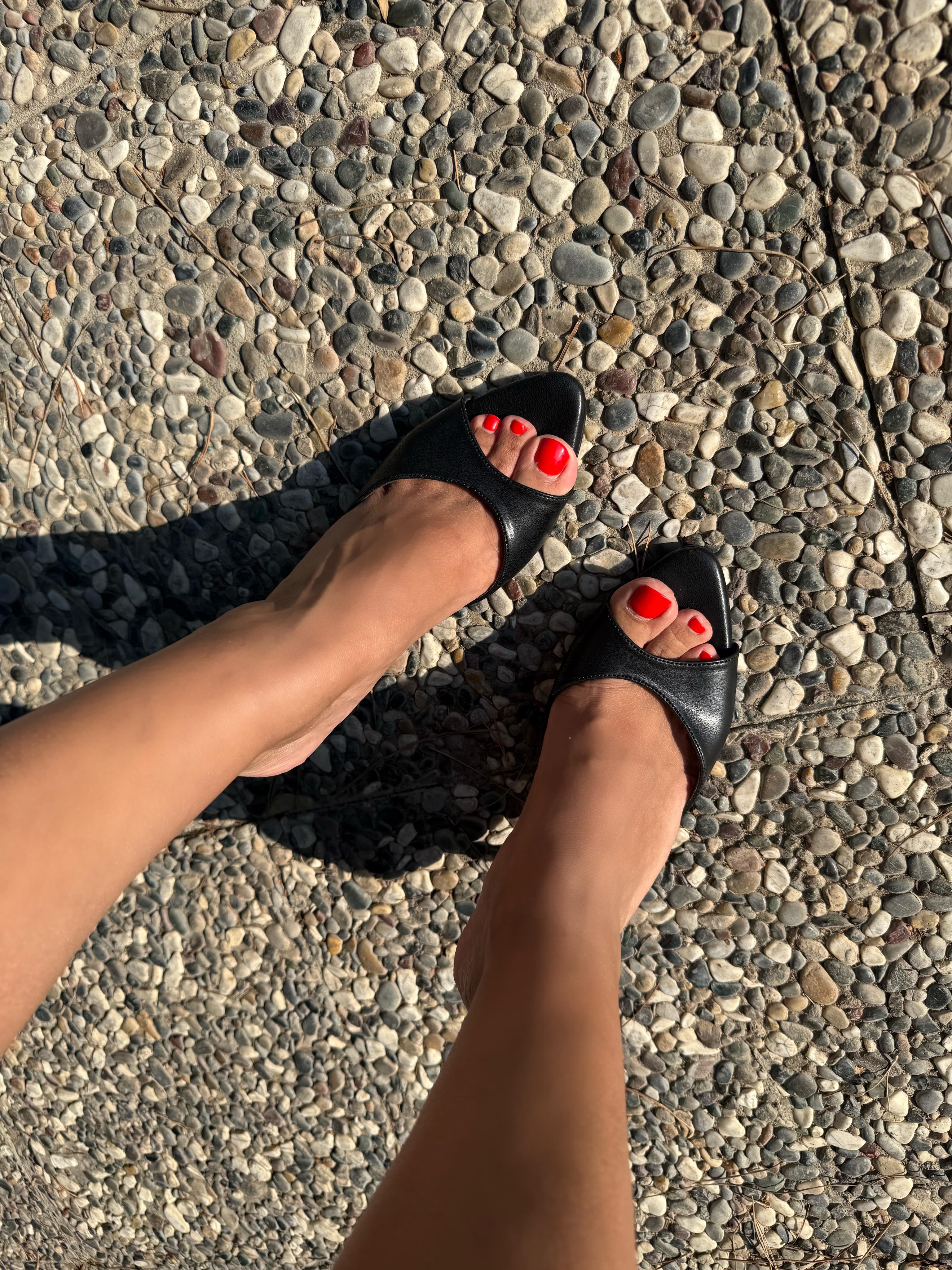 10481 Oval Sivri Burun Topuklu Terlik