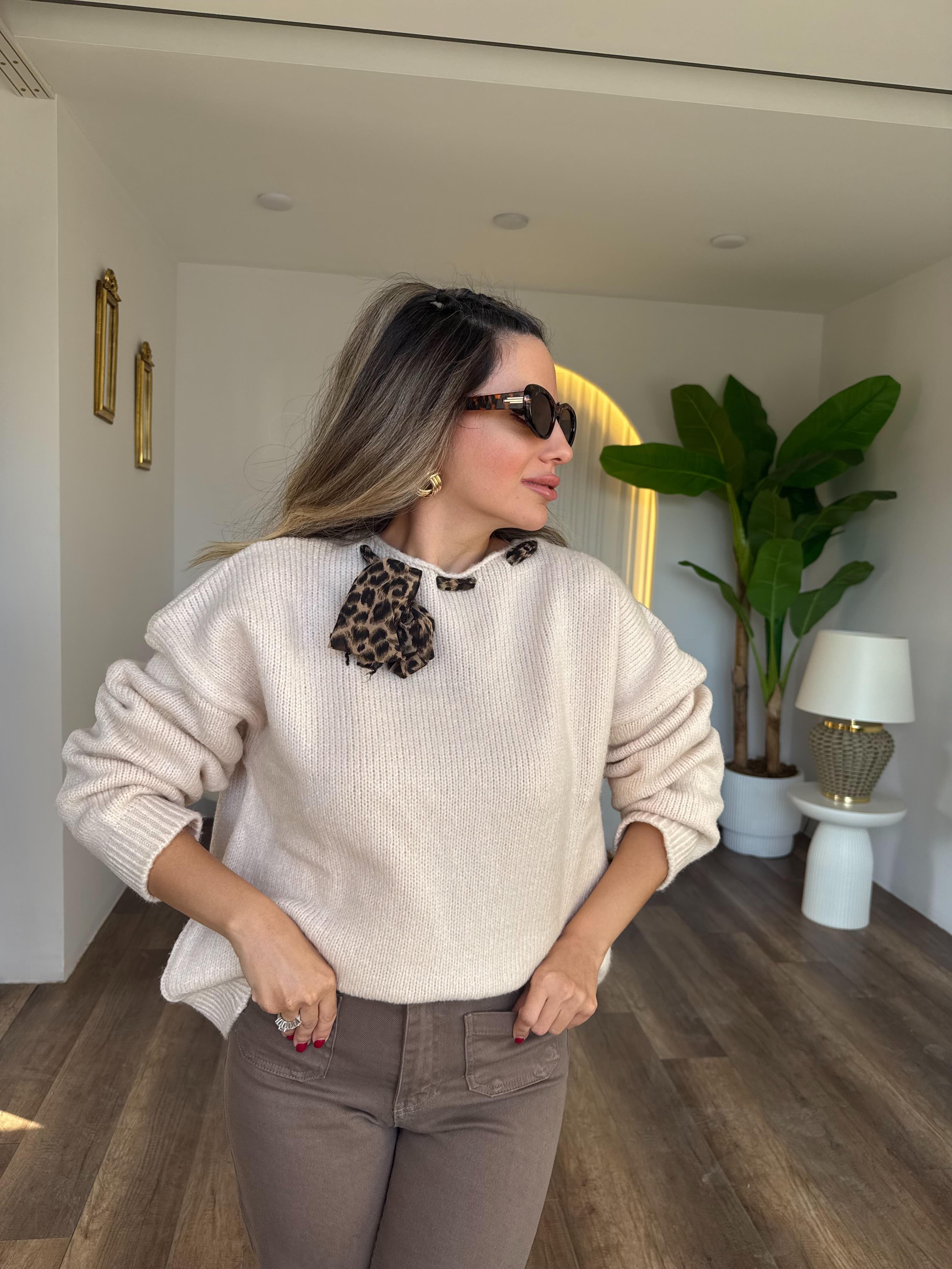 11090 Yakadan Fularlı Kazak