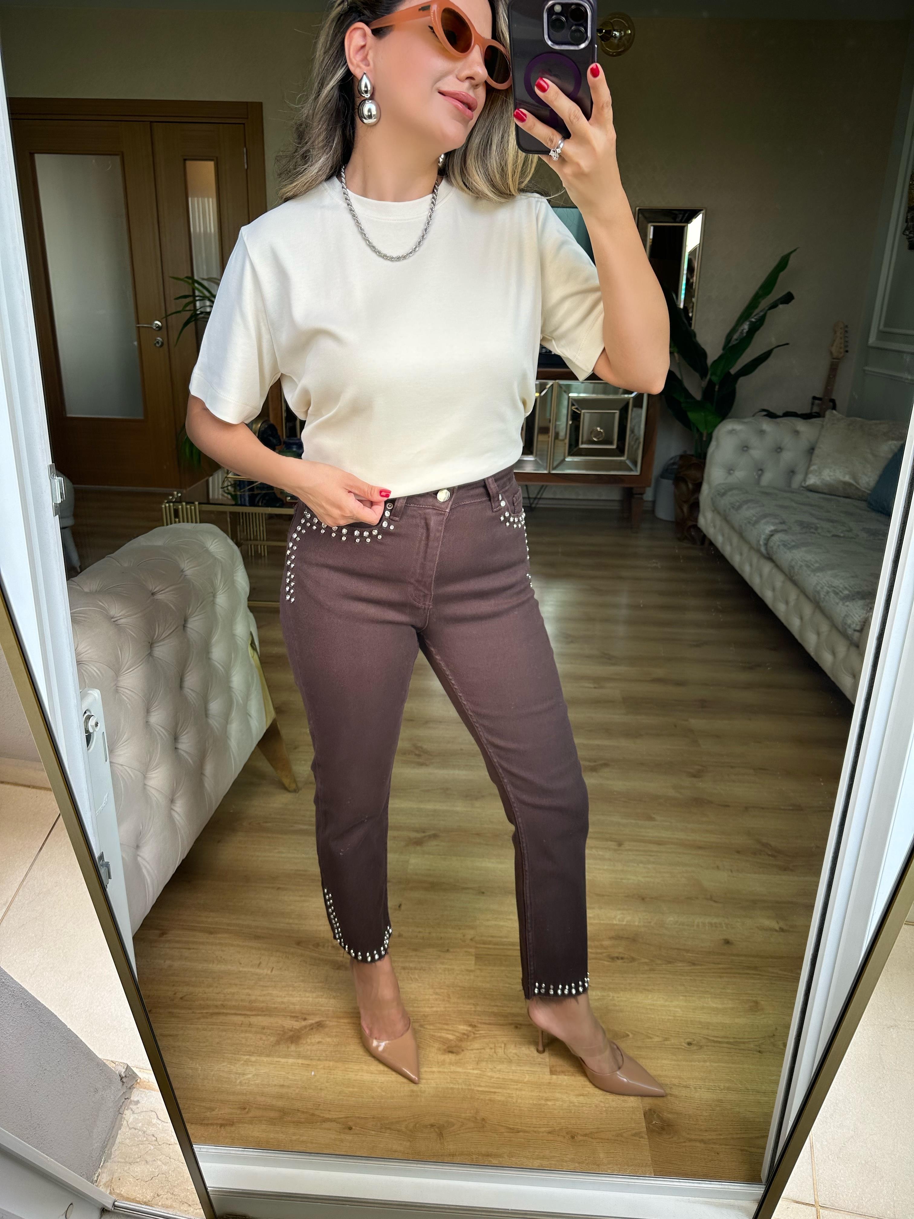 8597 Cepleri ve Paçaları Taşlı Mom Jean