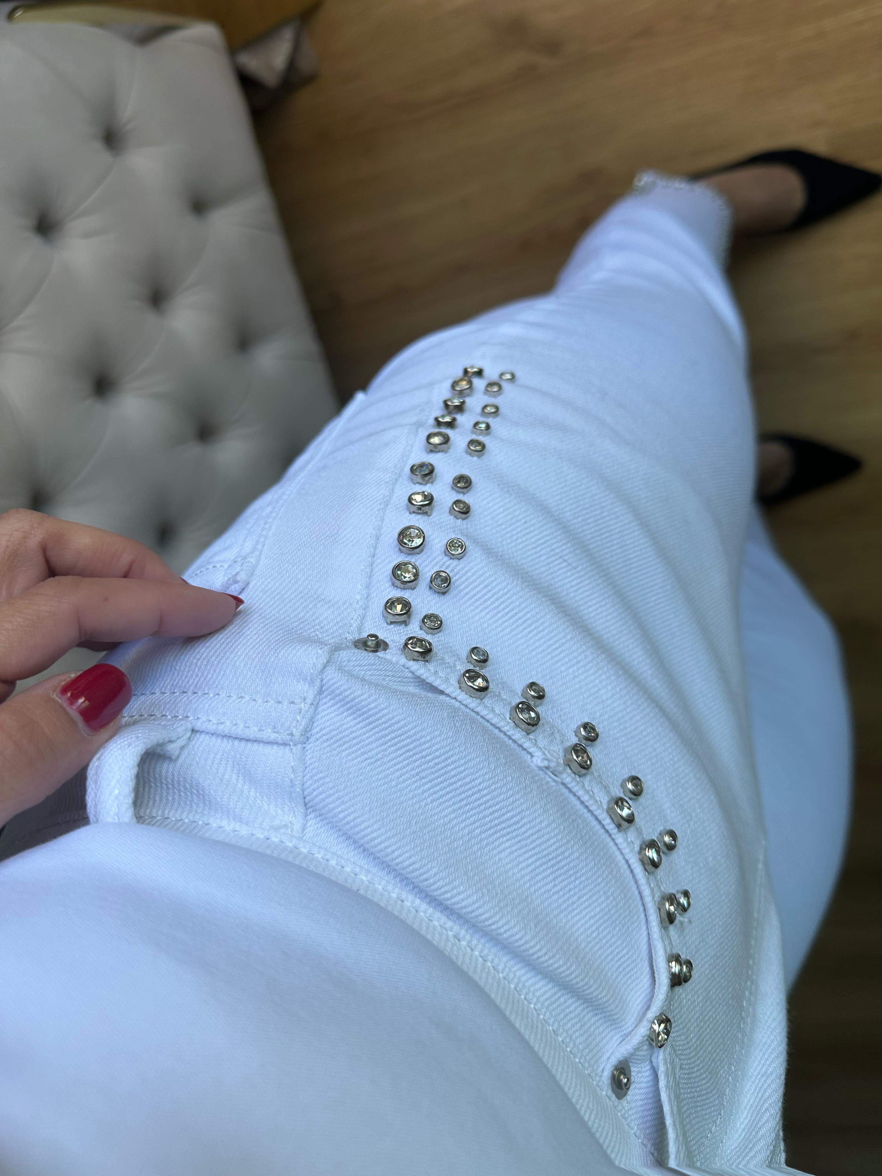 8597 Cepleri ve Paçaları Taşlı Mom Jean