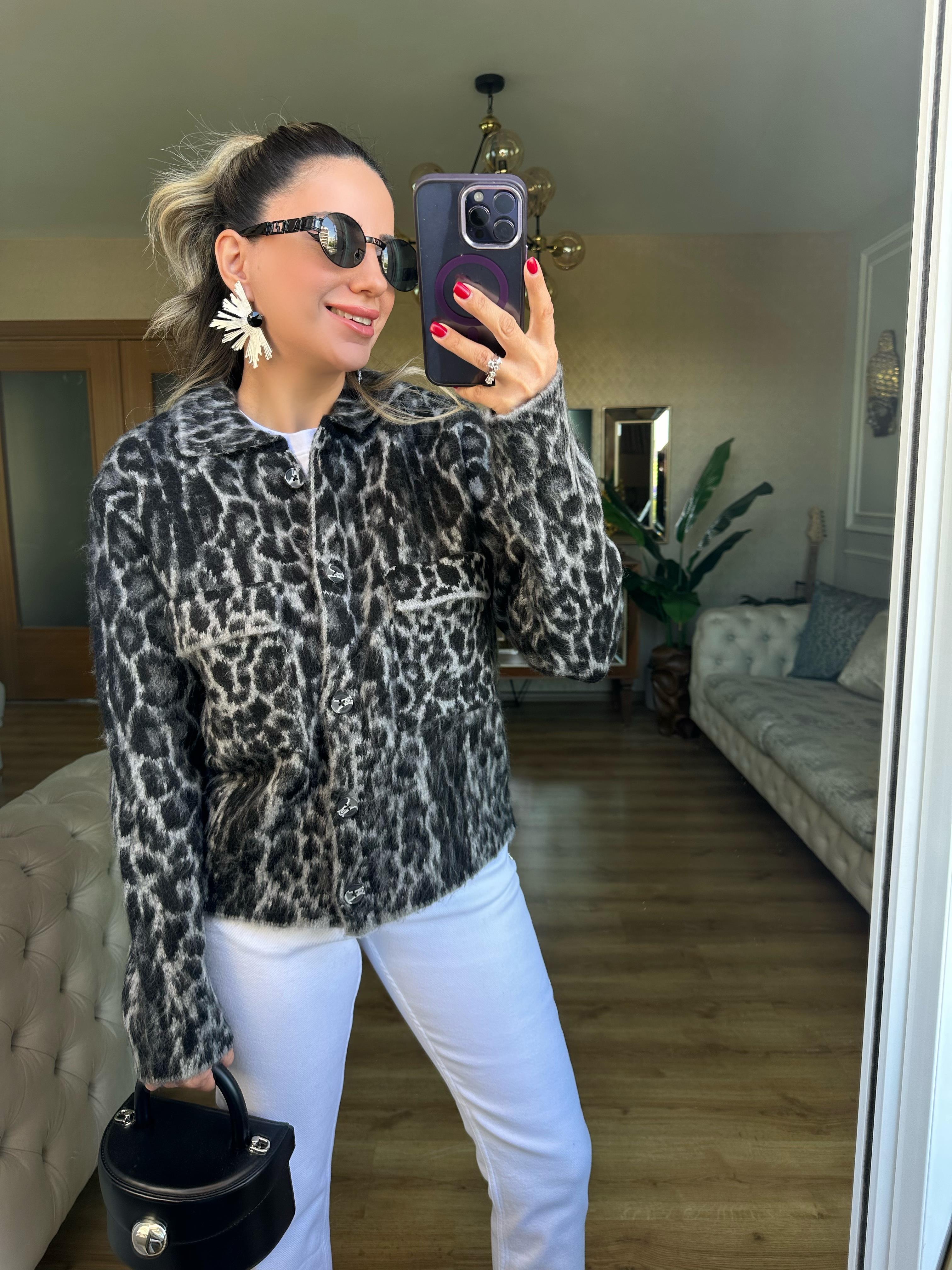 8813 Leopar Desenli Siyah Hırka