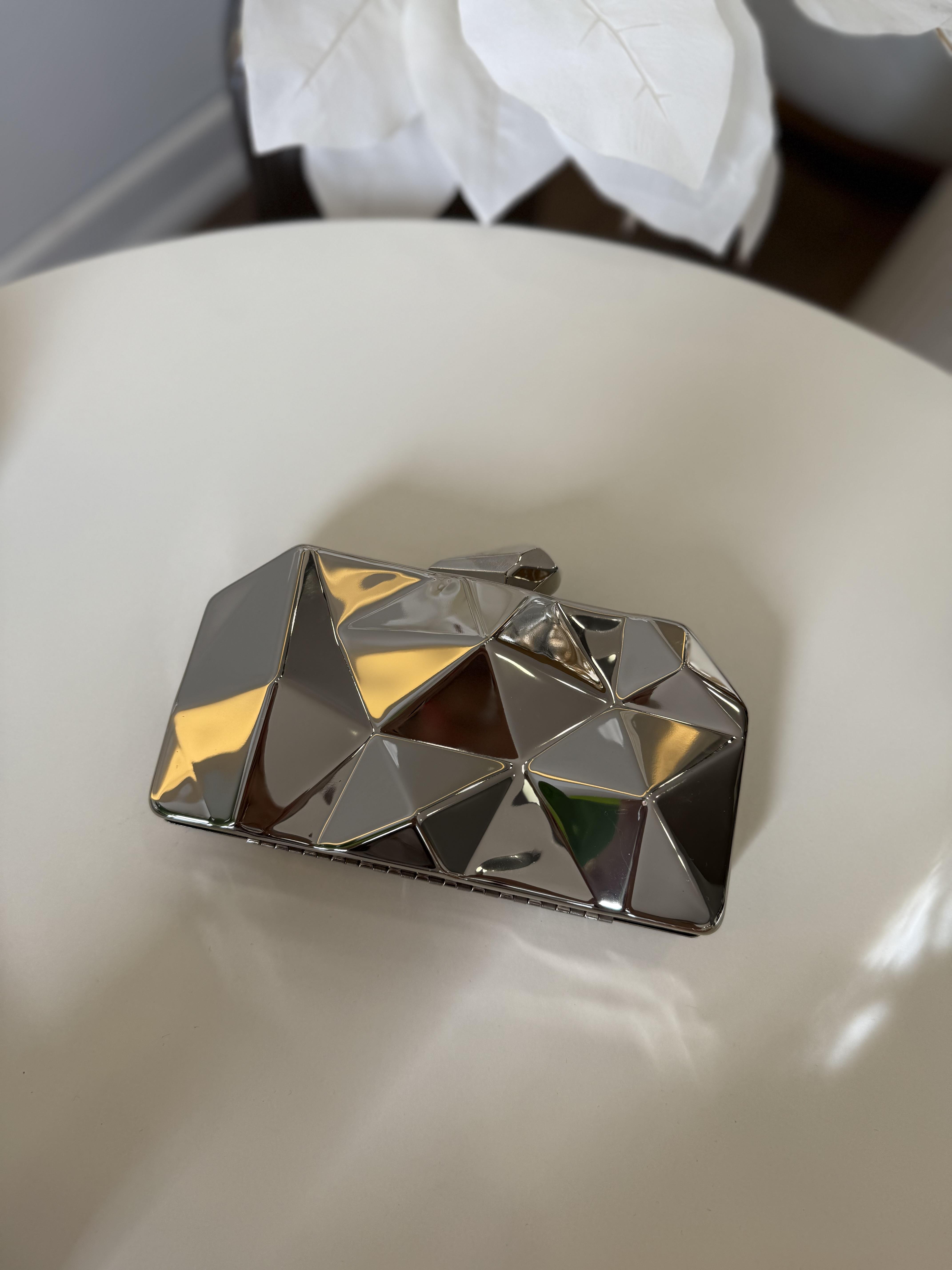 9981 Dikdörtgen Kabartmalı Çanta