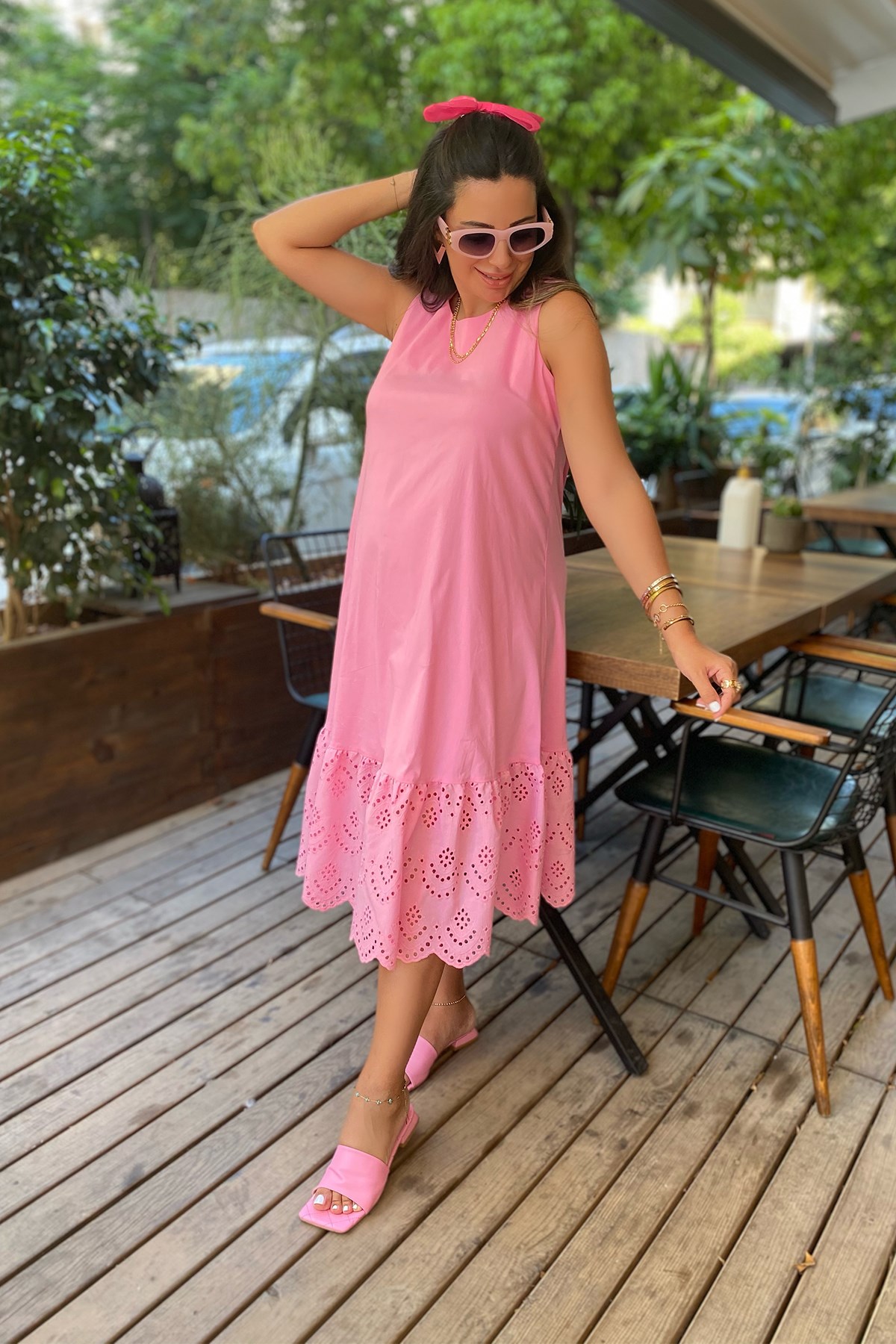 Altı Güpür Detaylı Pembe Elbise