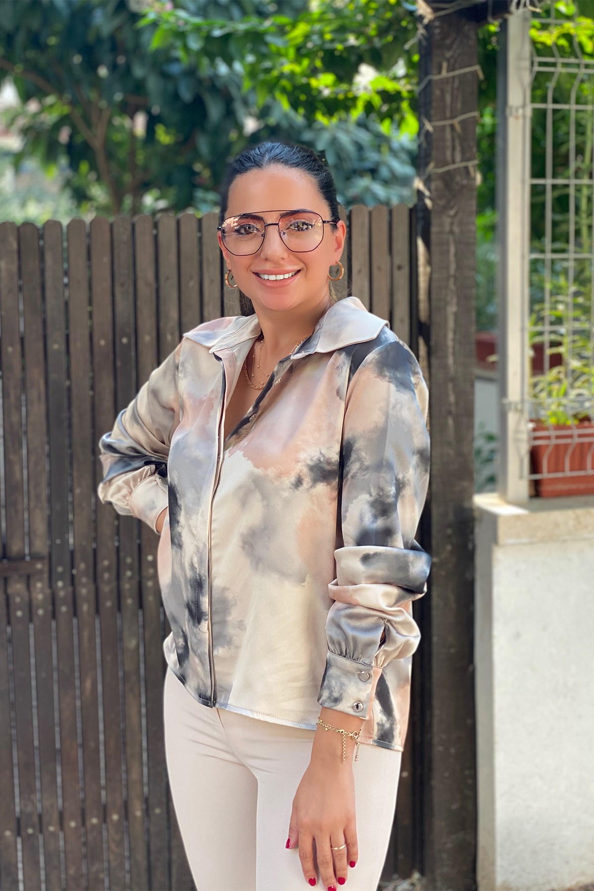 Batik Desen Önü Düğmeli Saten Gömlek