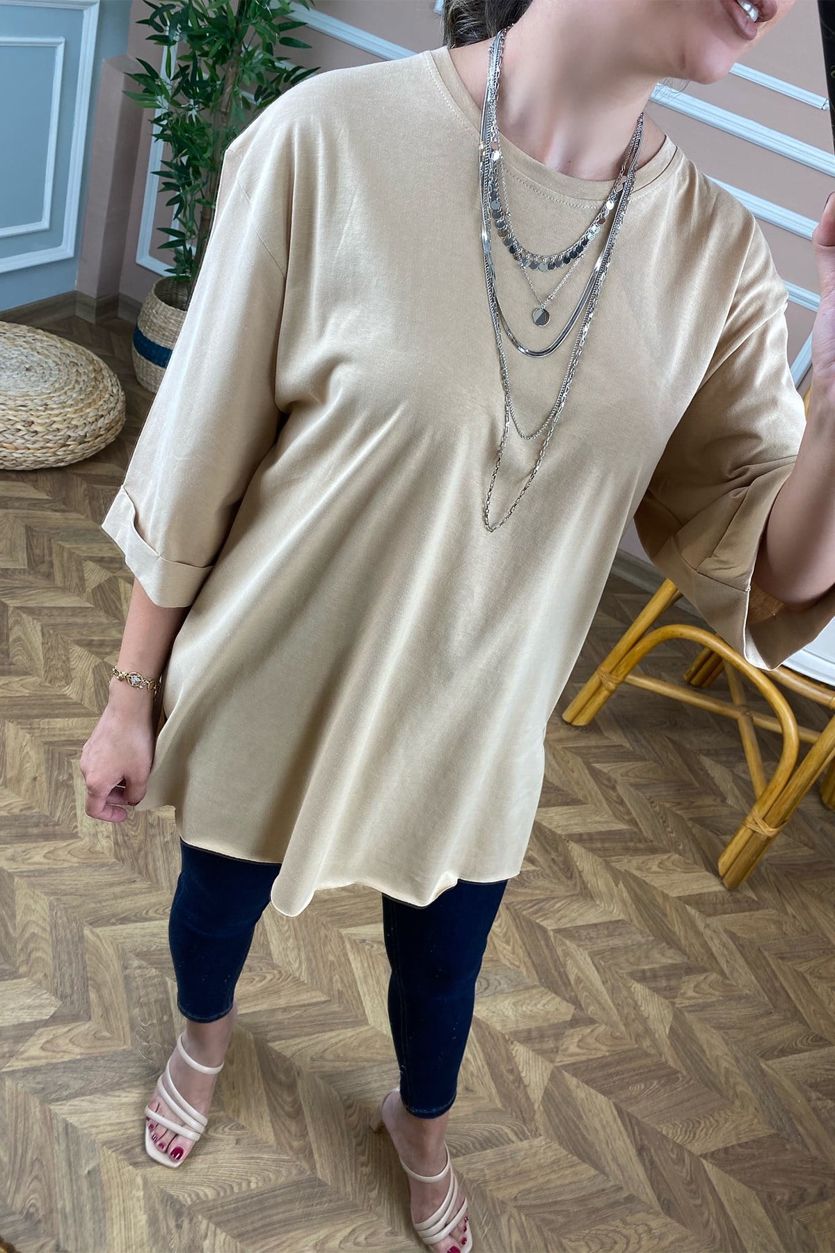 Bej Yandan Yırtmaçlı Basic Tshirt 