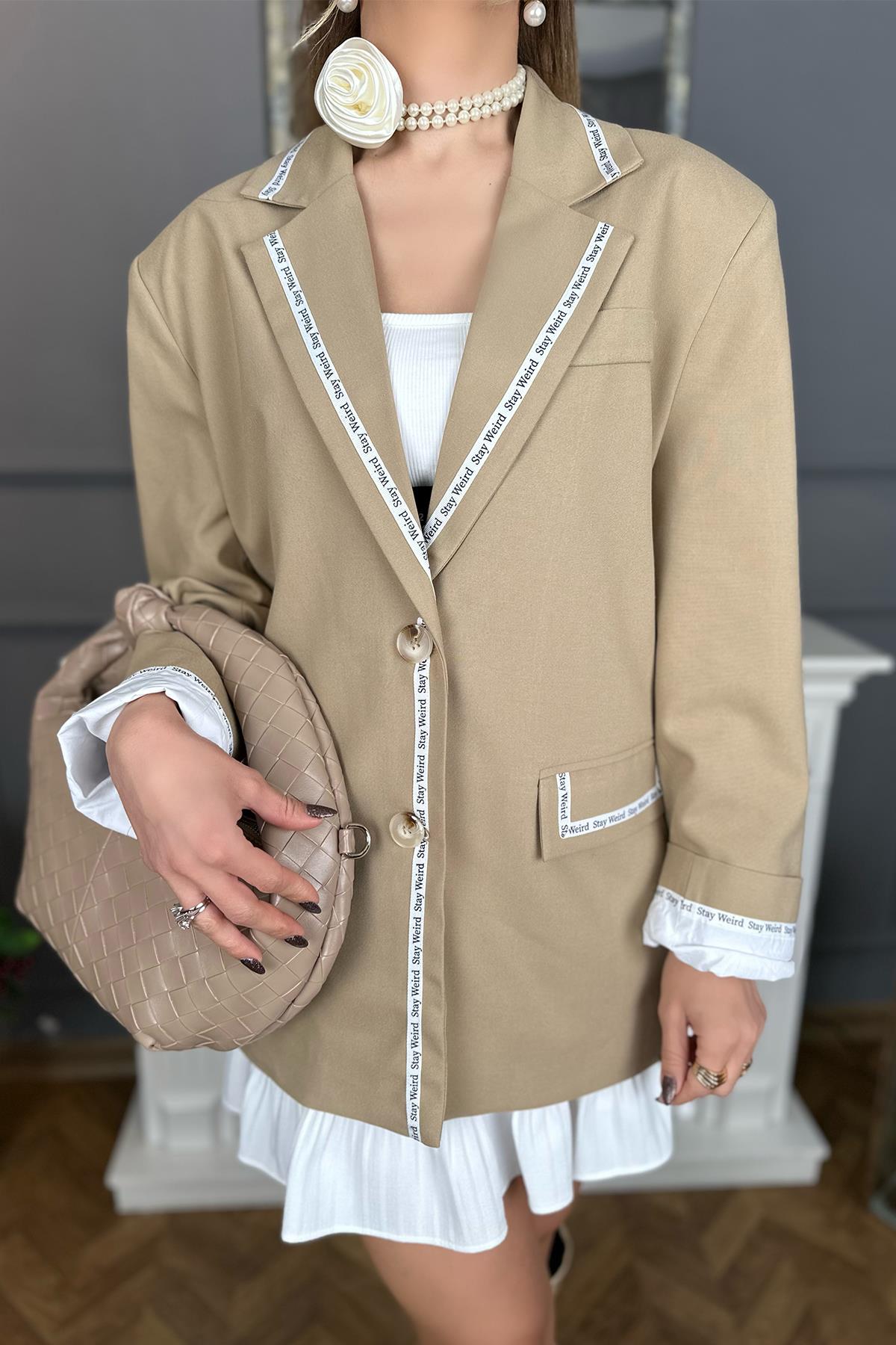 Bej Yazı Baskılı Premium Blazer Ceket