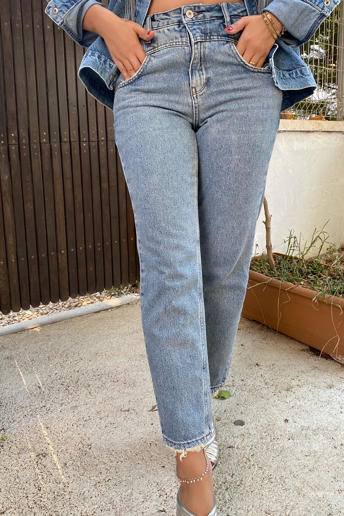 Bel Kısım Detaylı Mom Jean