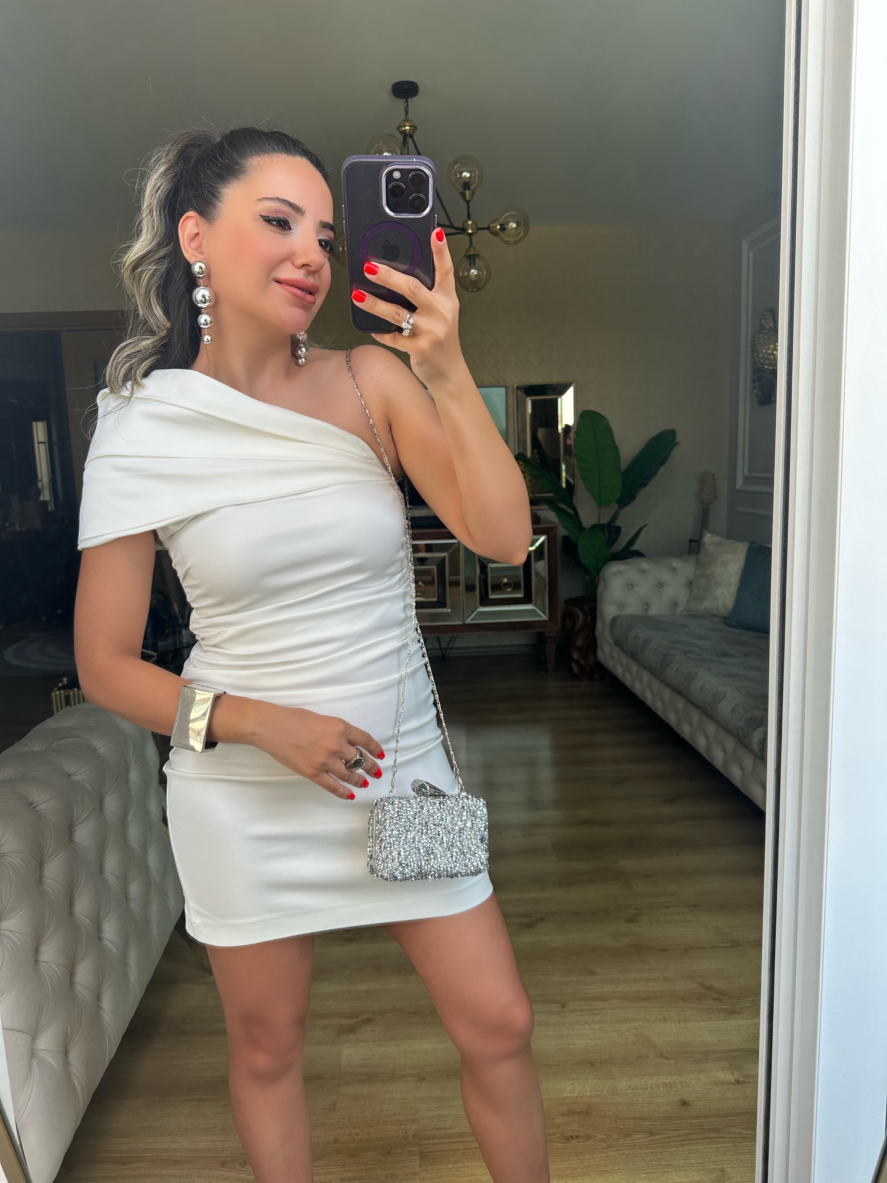 Beyaz Drape Detaylı Tek Omuz Elbise