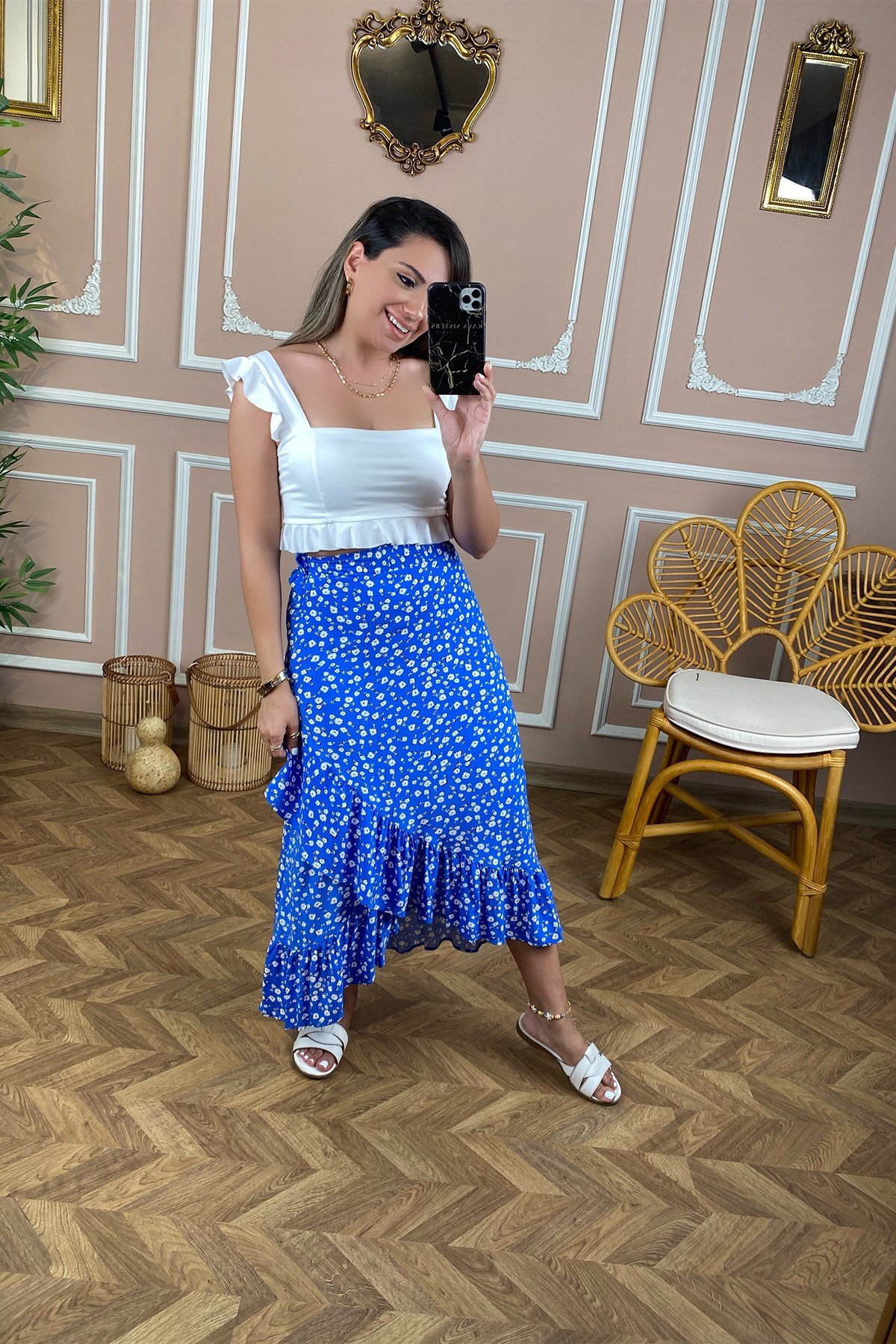 Beyaz Fırfırlı Crop