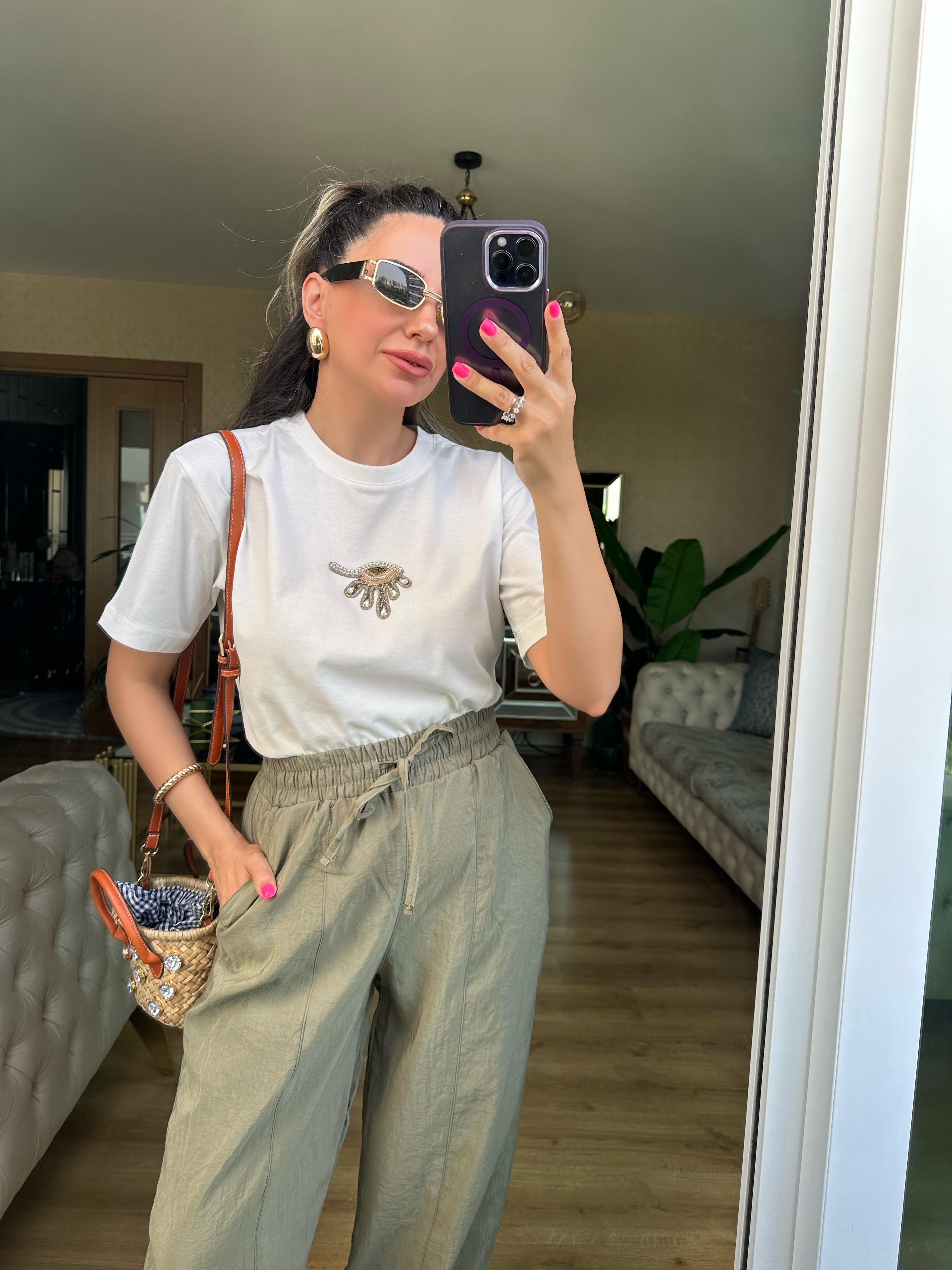 Beyaz Göz Taşlı Tshirt