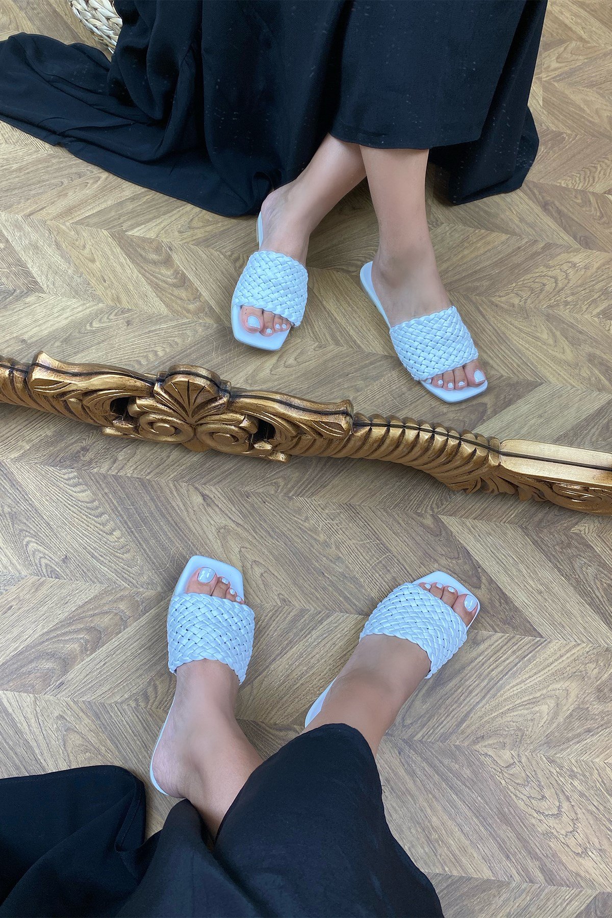 Beyaz Junda Örgü Terlik