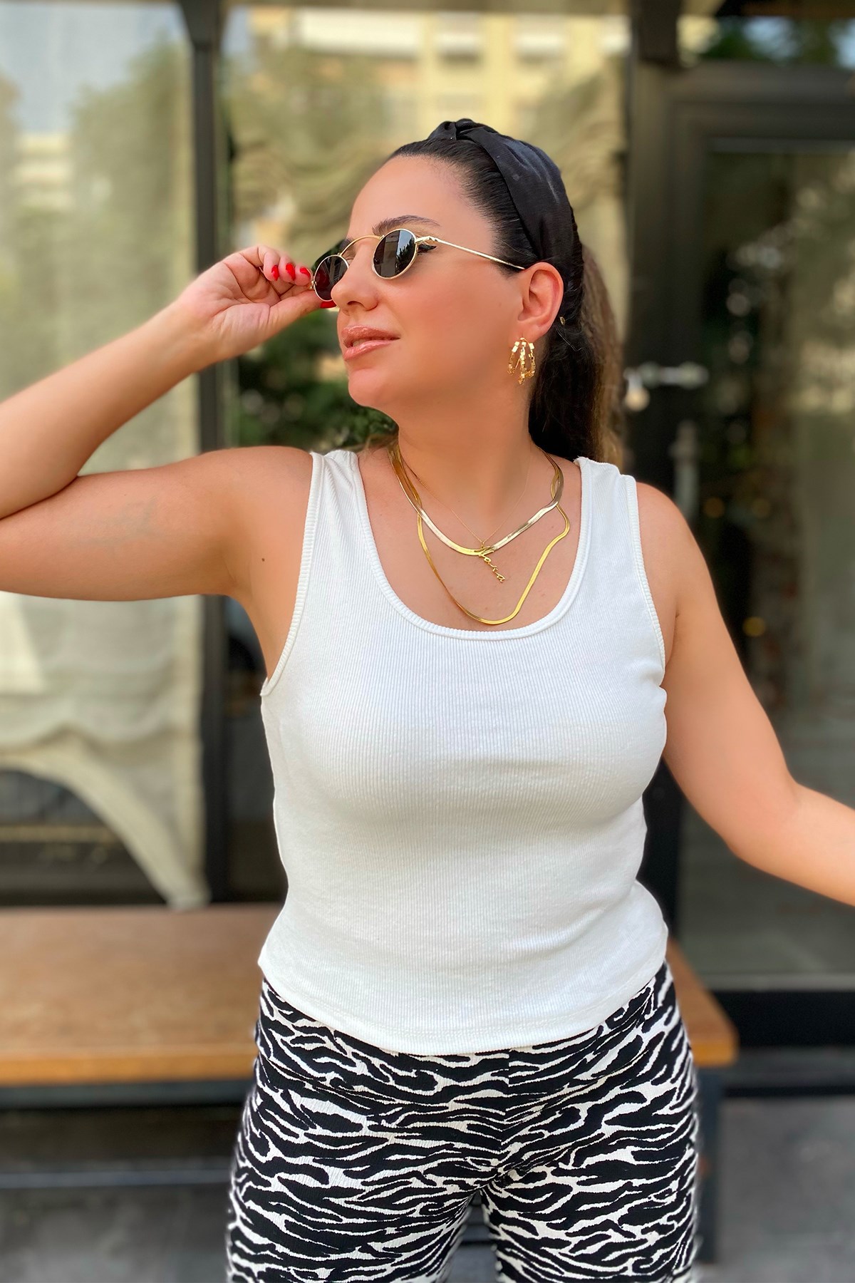 Beyaz Kalın Askılı  Kolsuz Bluz 