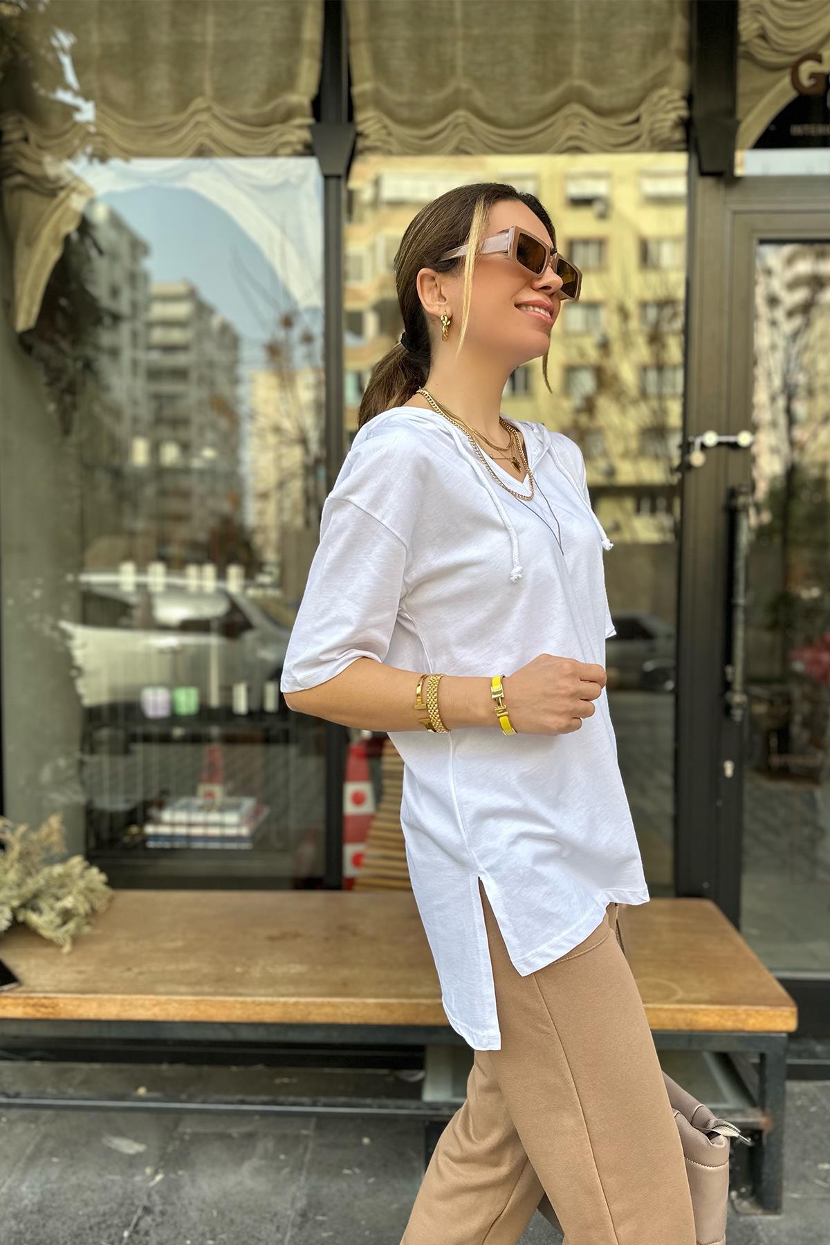 Beyaz Kapşonlu  Tshirt