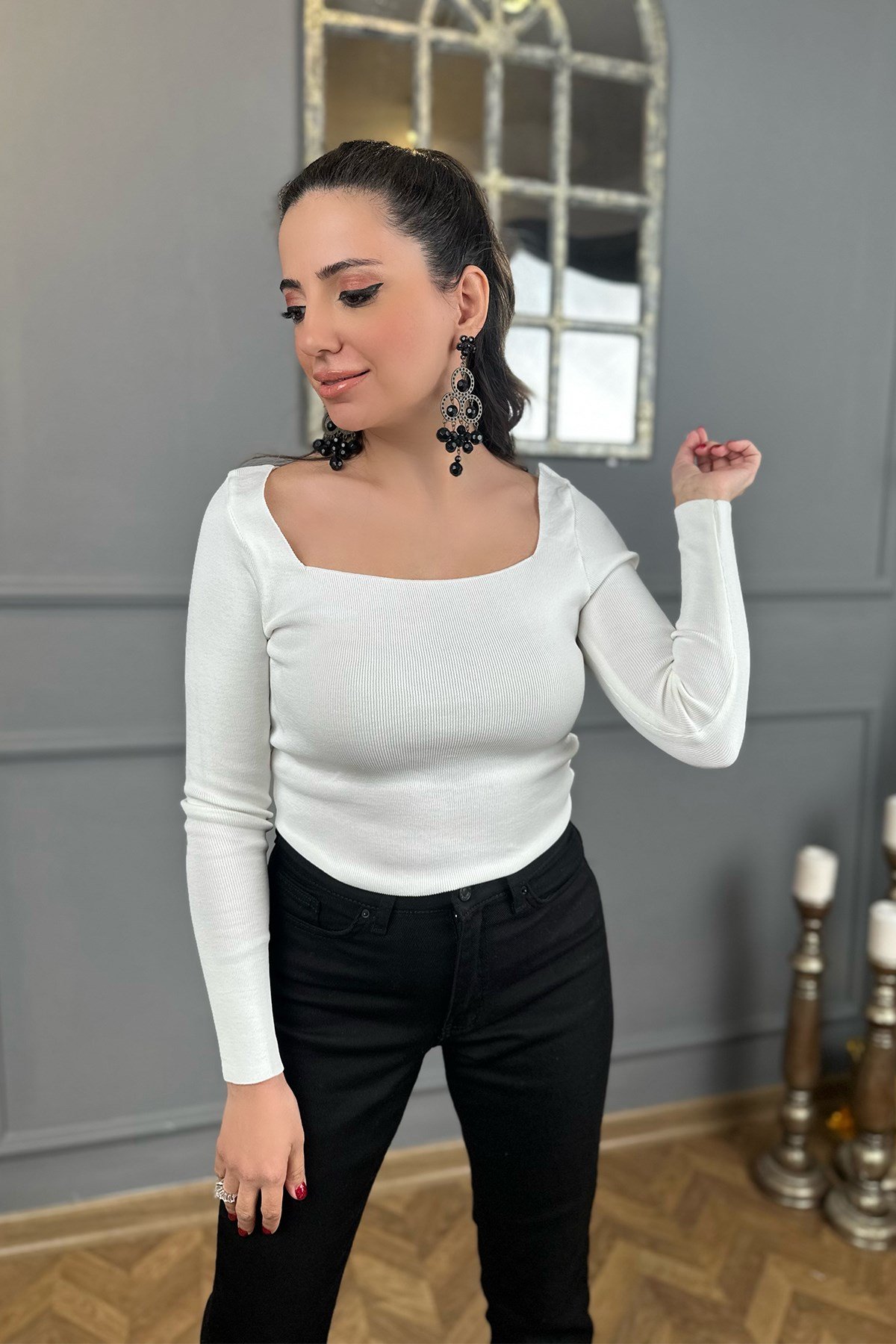 Beyaz Kare Yaka Triko Bluz