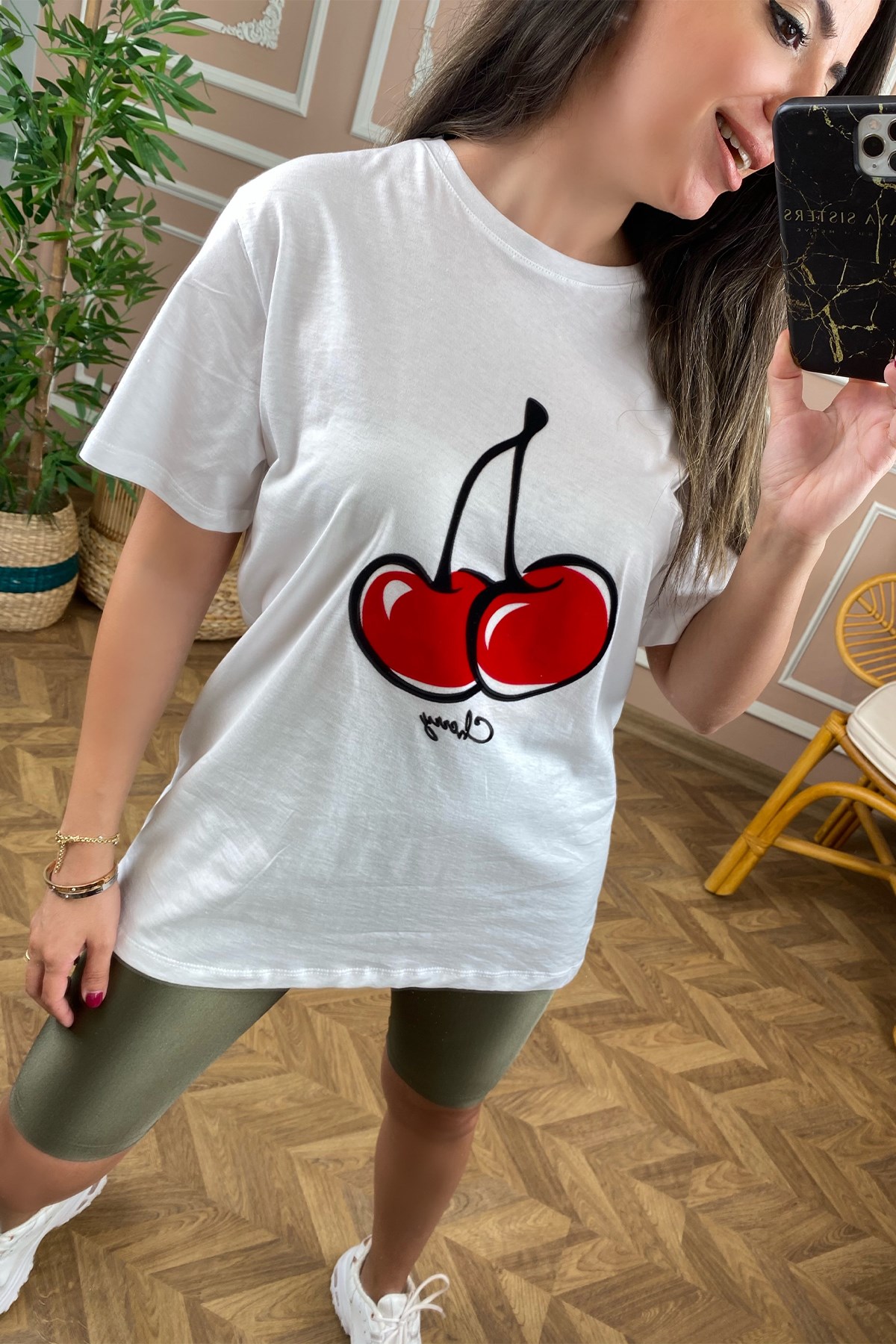 Beyaz Kiraz Detaylı Tshirt