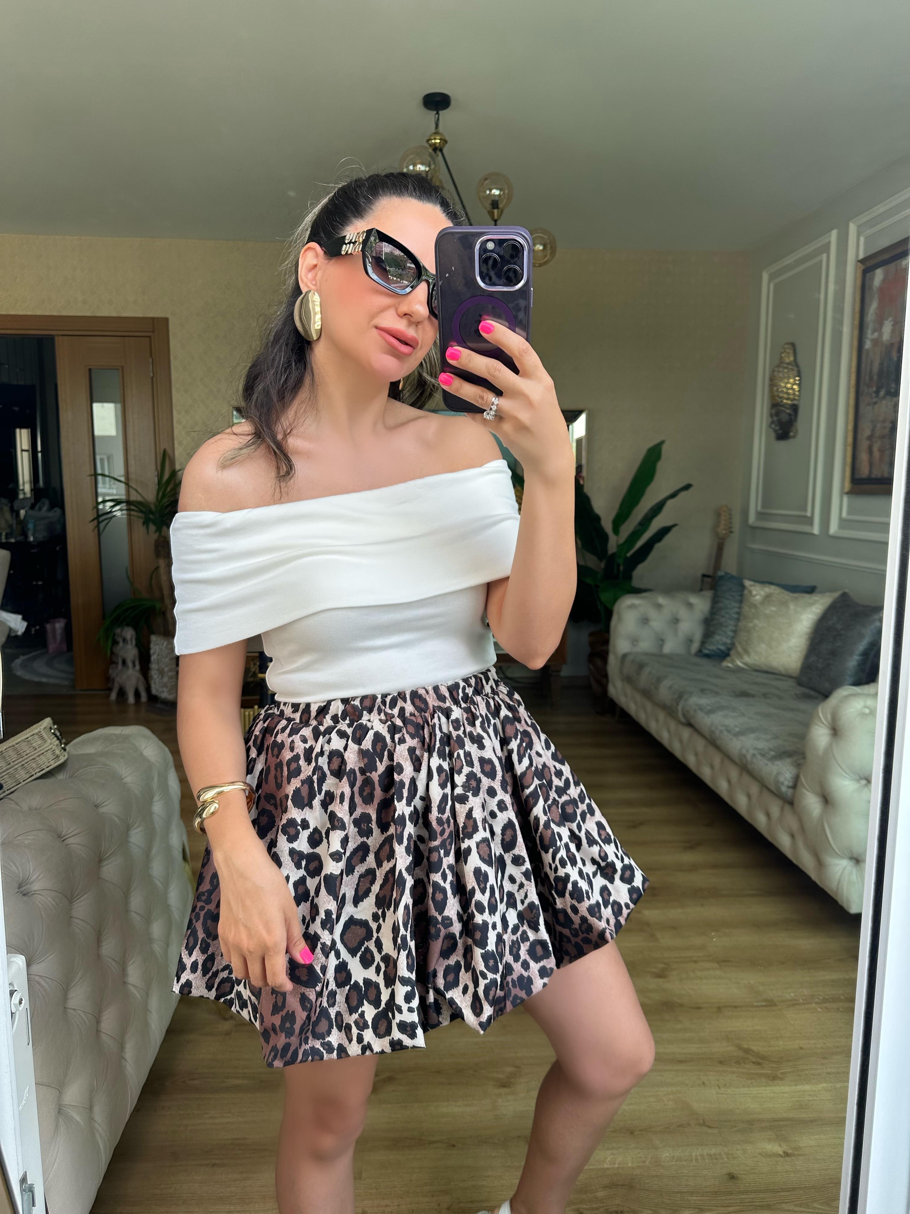 Beyaz Madonna Yaka Bluz