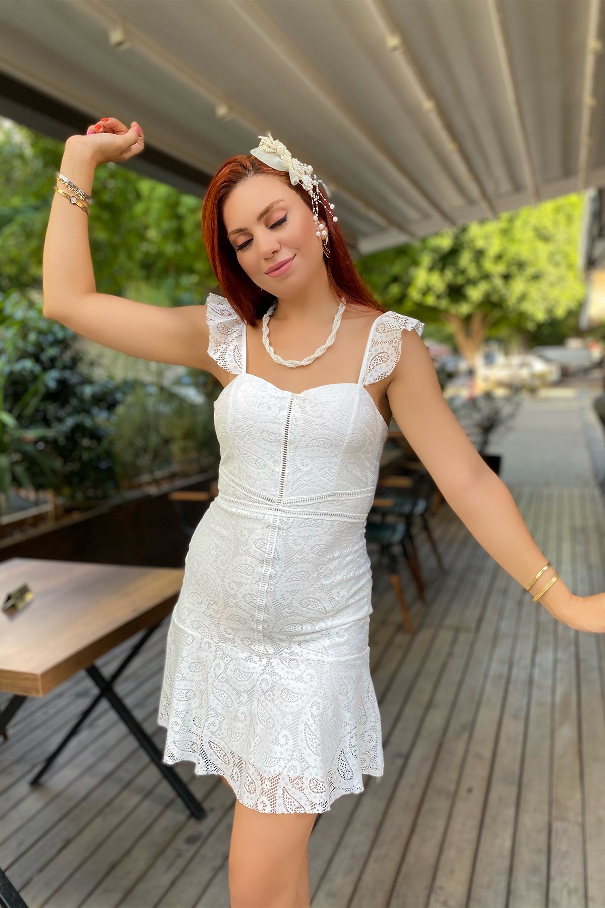 Beyaz Mini Dantel Detaylı Elbise