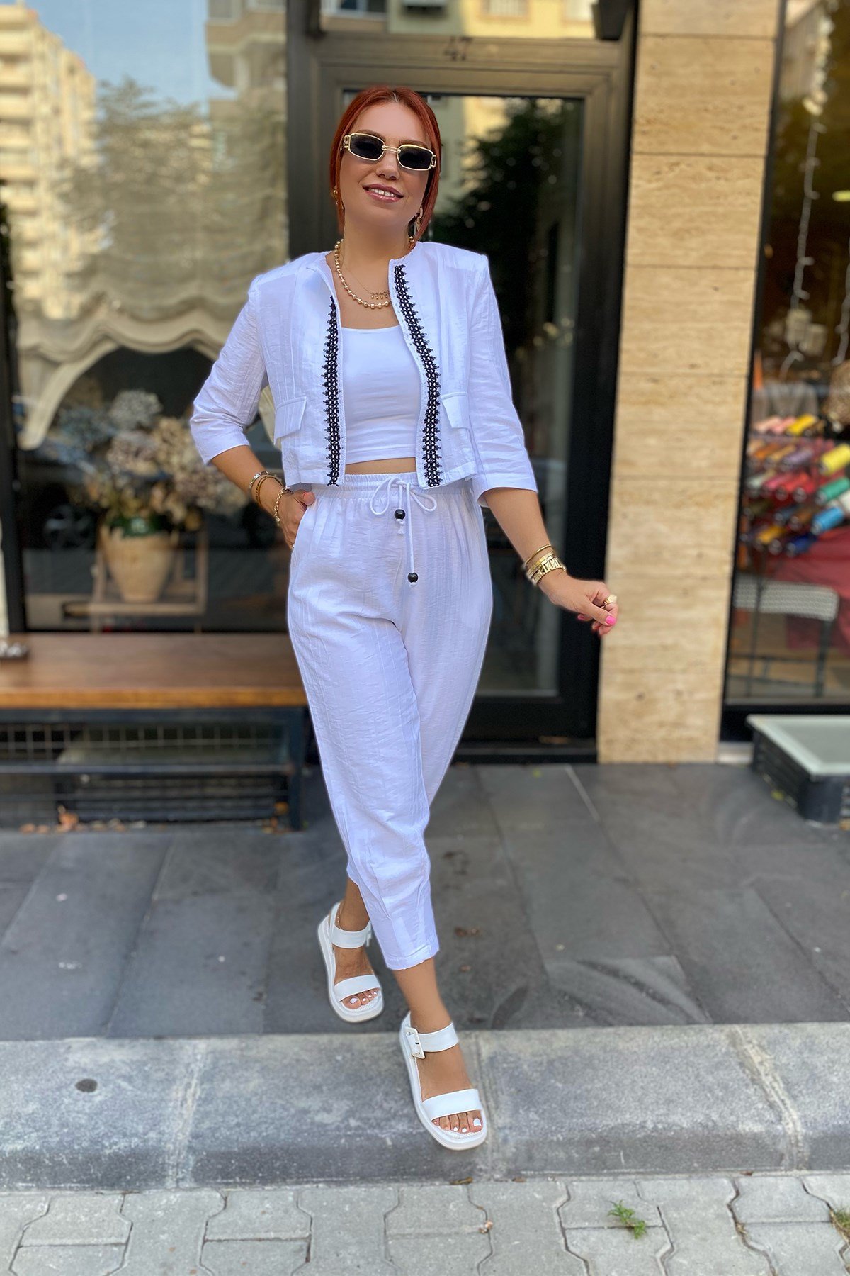 Beyaz Nakışlı Ceket Pantolon Takım