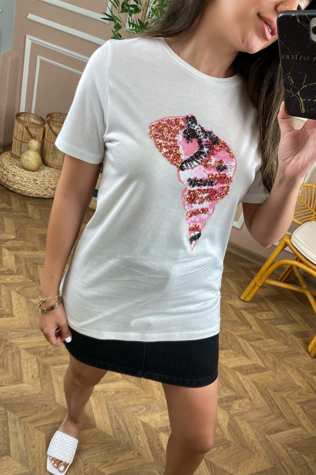 Beyaz Önü Payet Detay Tshirt