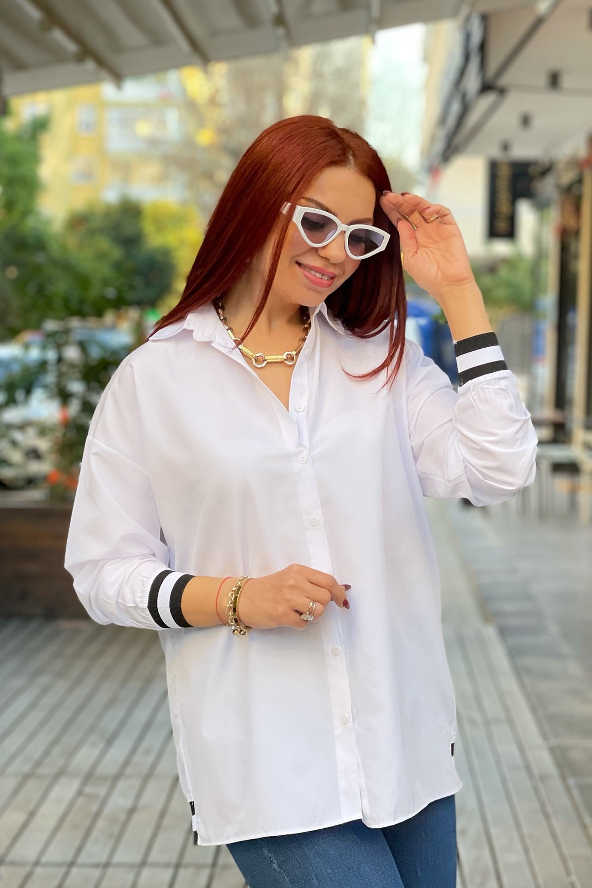 Beyaz Şerit Detaylı  Gömlek