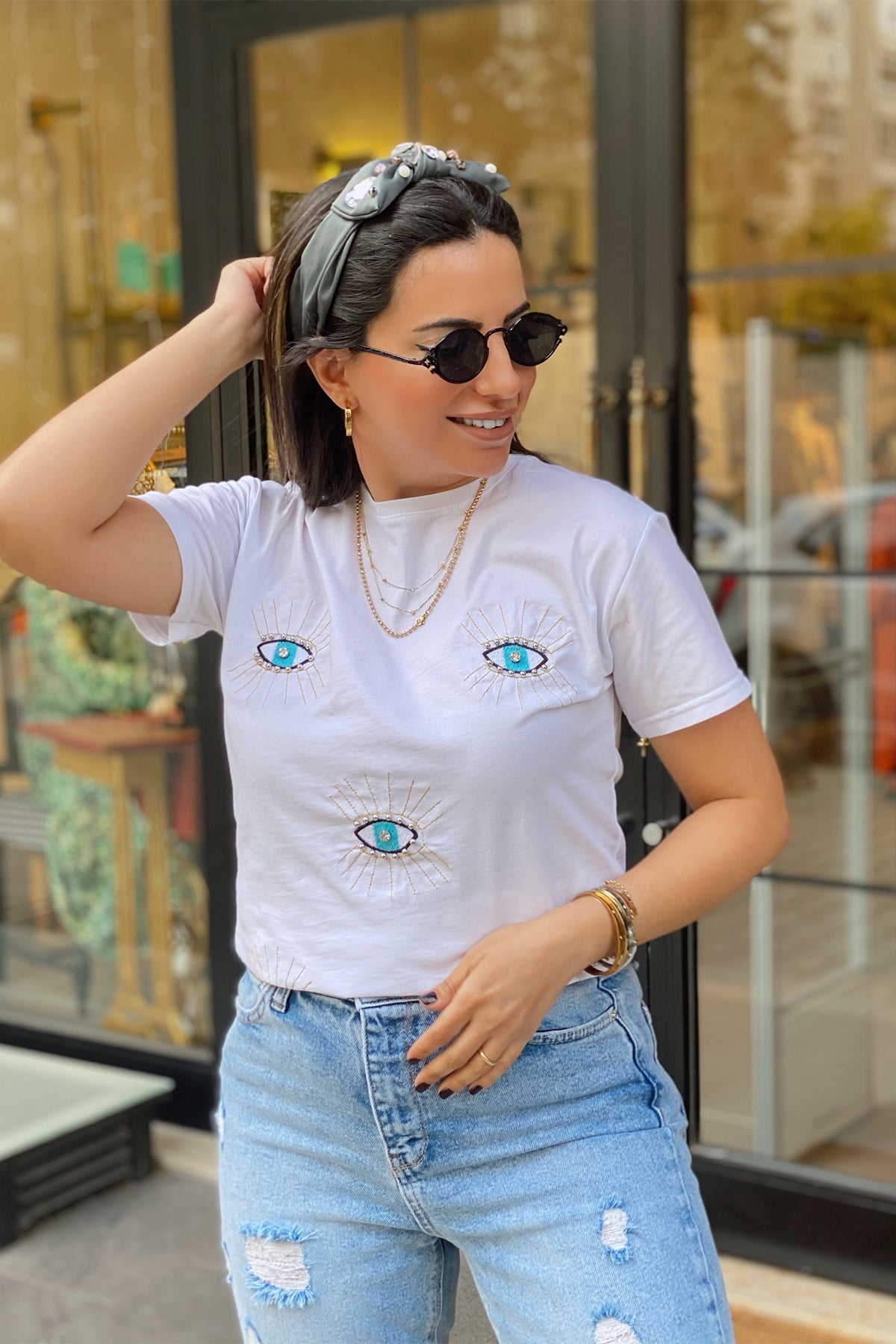 Beyaz Taş Detaylı Tshirt