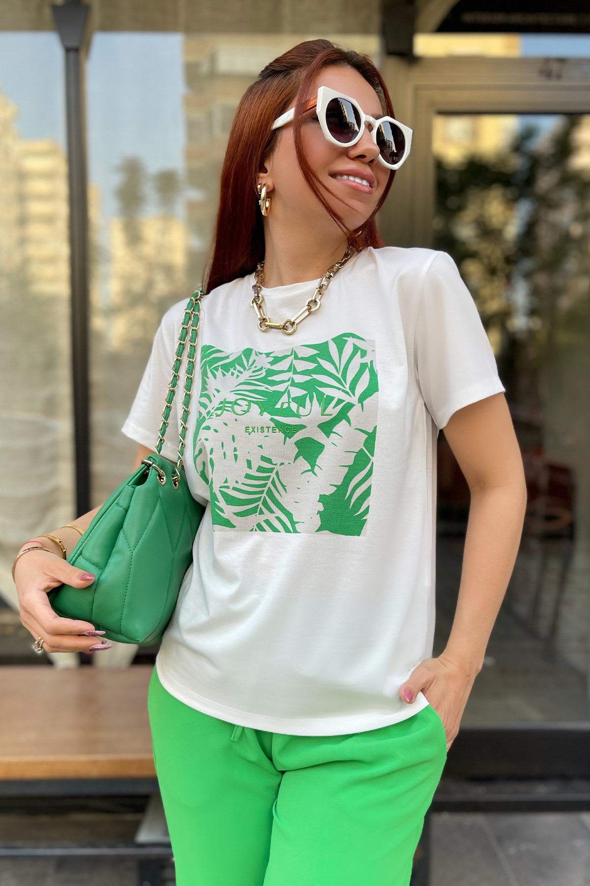 Beyaz Üstü Yeşil Yaprak Baskılı  Tshirt