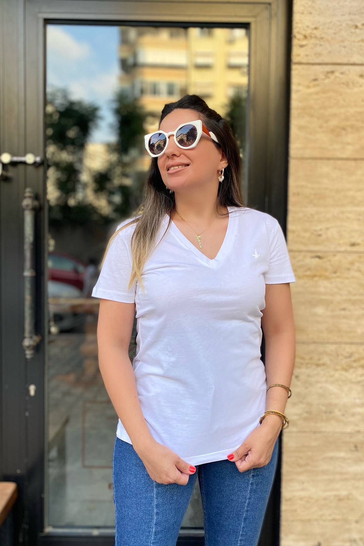 Beyaz V Yaka Orjinal Tshirt