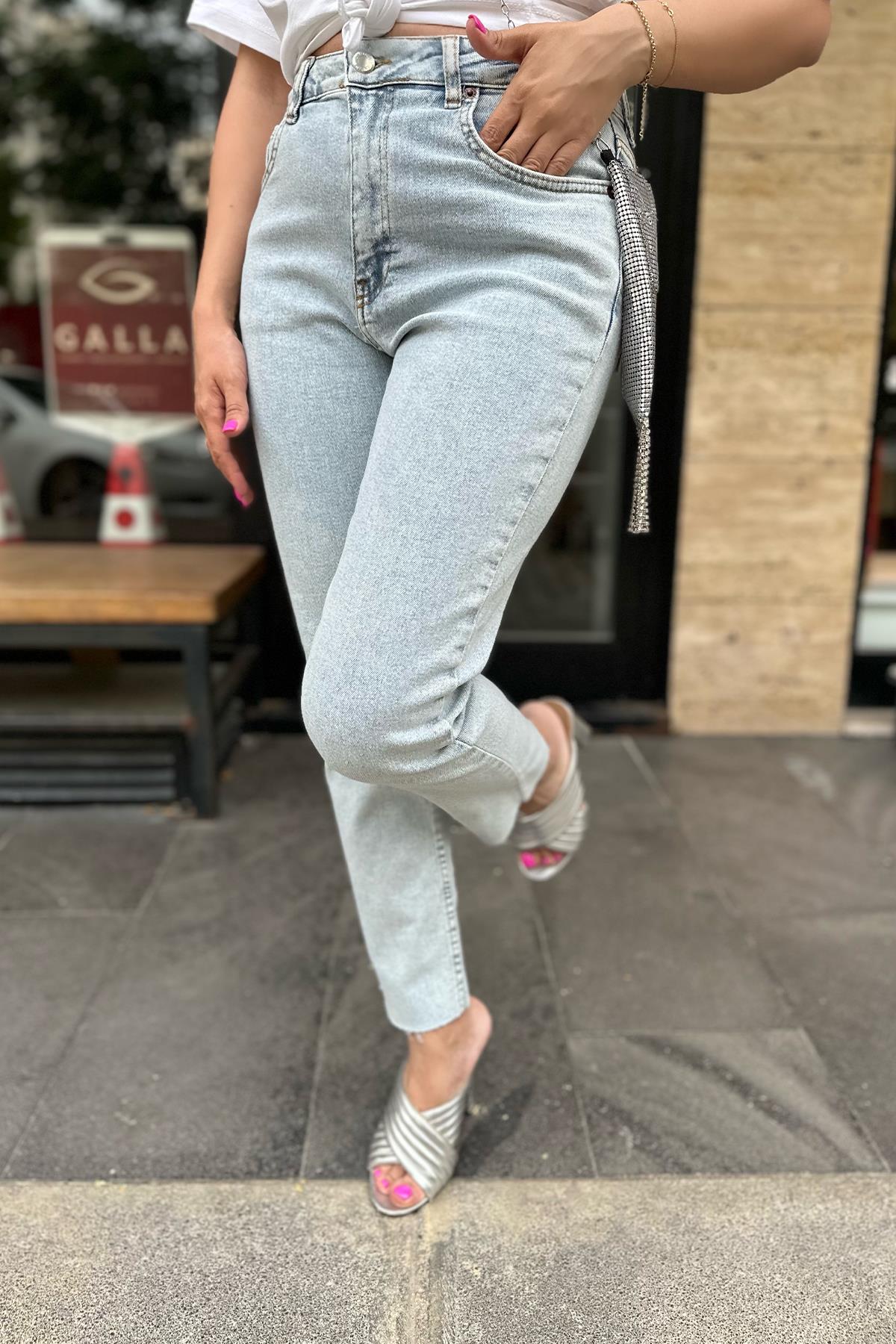 Boyfit Paça Kesik Buz Mavi Pantolon