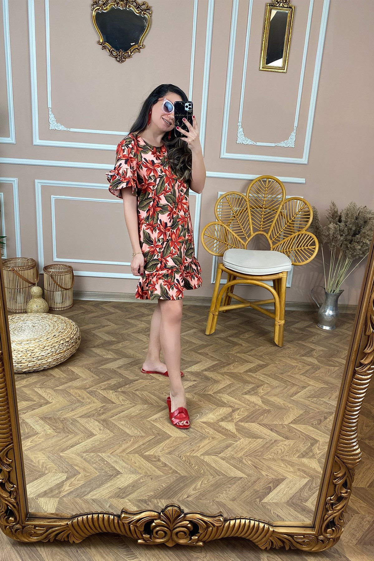 Çiçek Desenli Volanlı Elbise