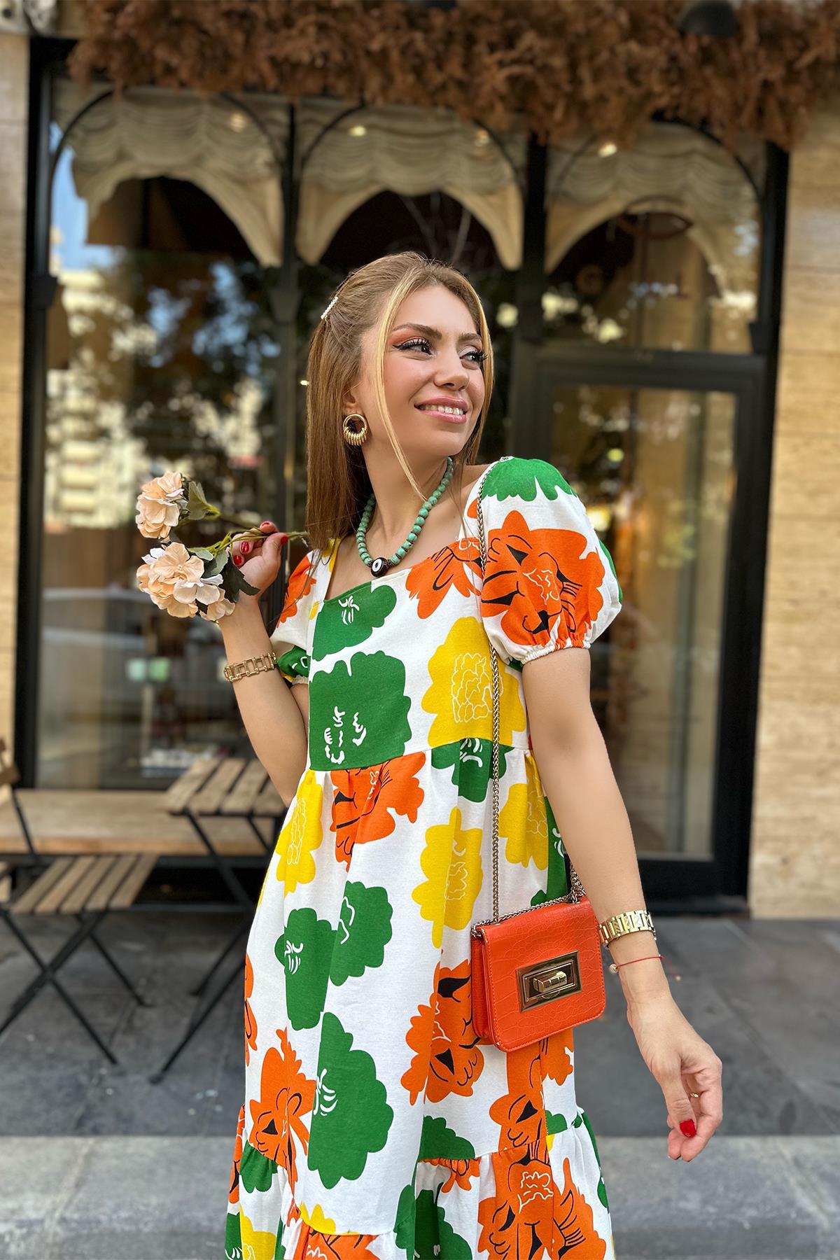 Çiçek Desenli Yarım Kol Elbise