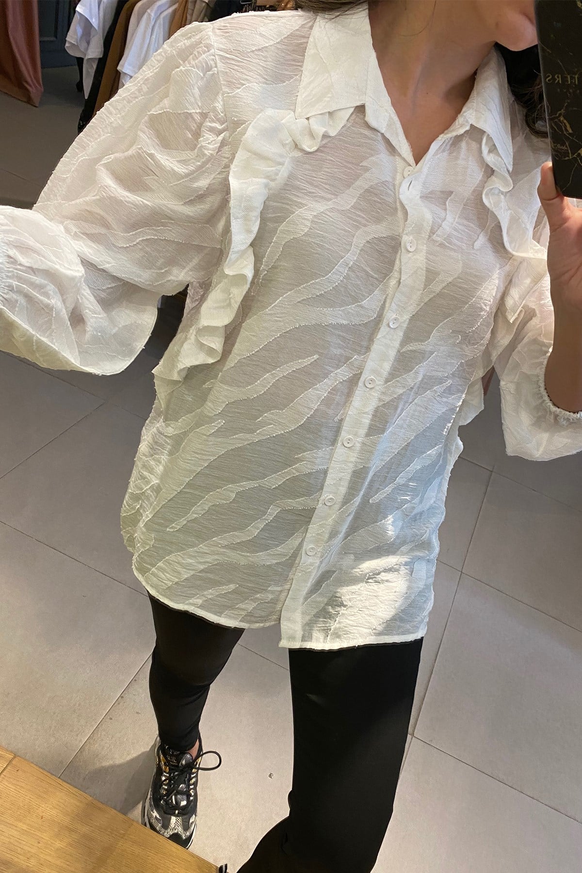 Ekru Kendinden Desenli Gömlek