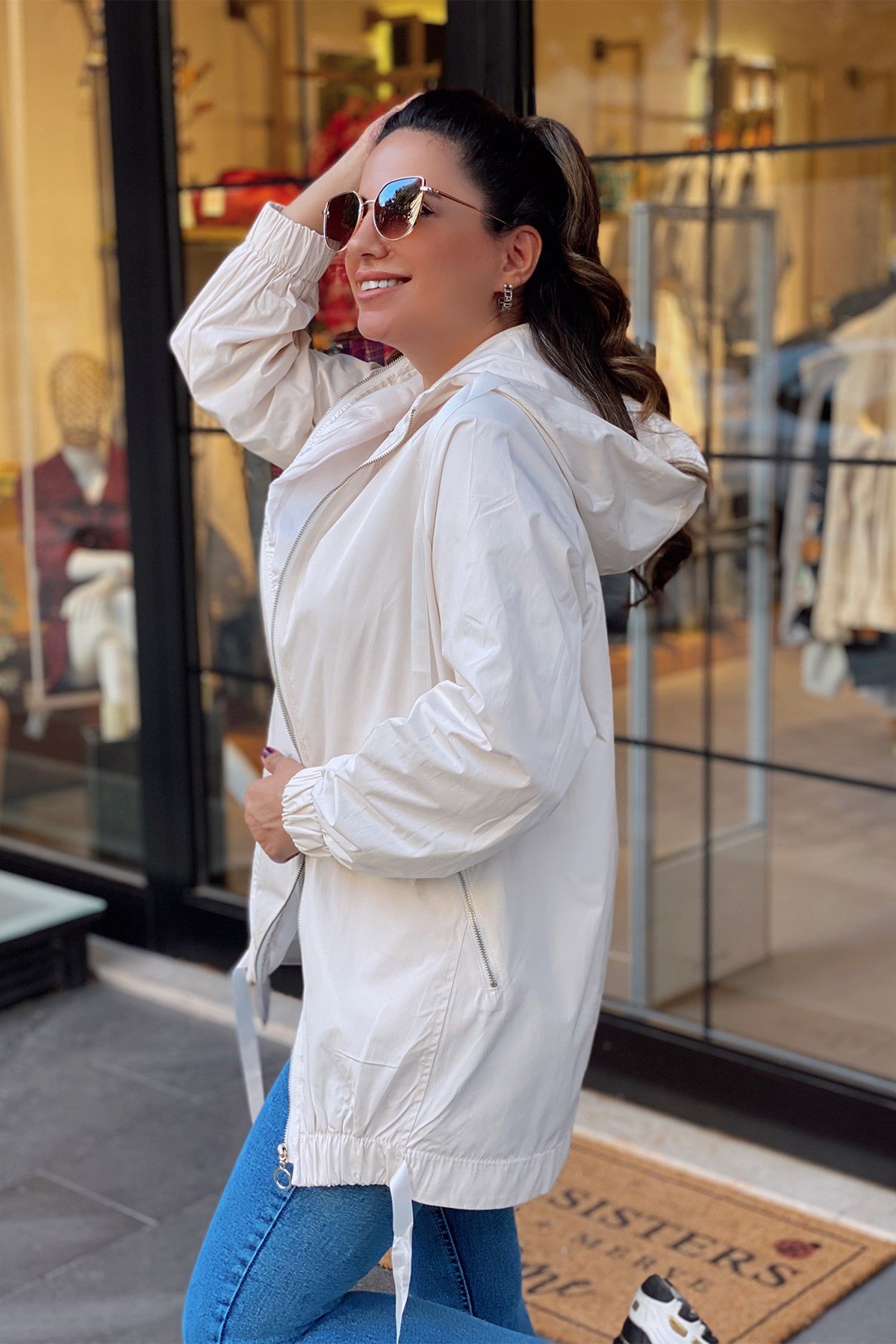 Ekru Renk Kapşonlu Yağmurluk