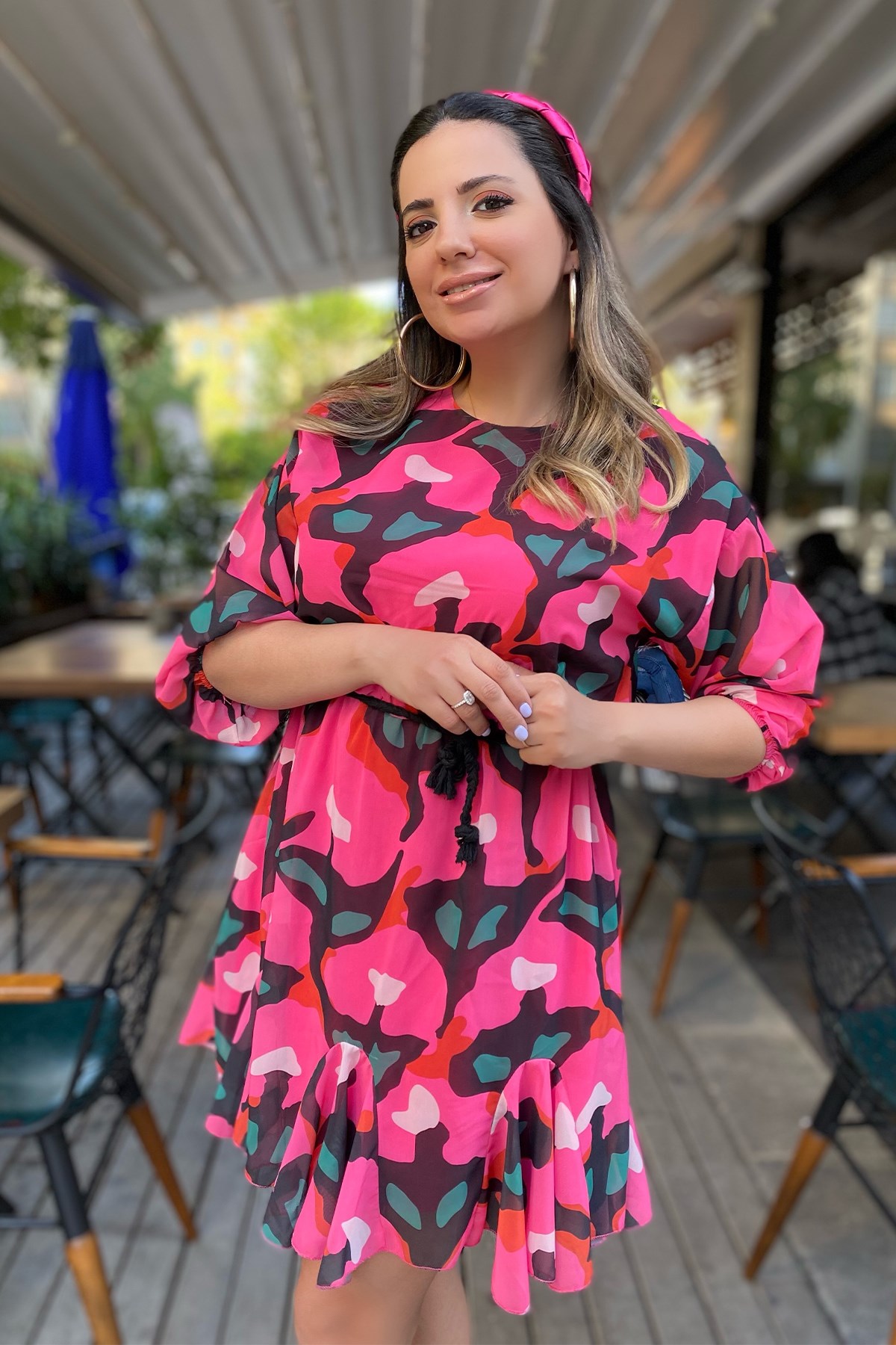 Eteği Volanlı Pembe Desenli Şifon Elbise 