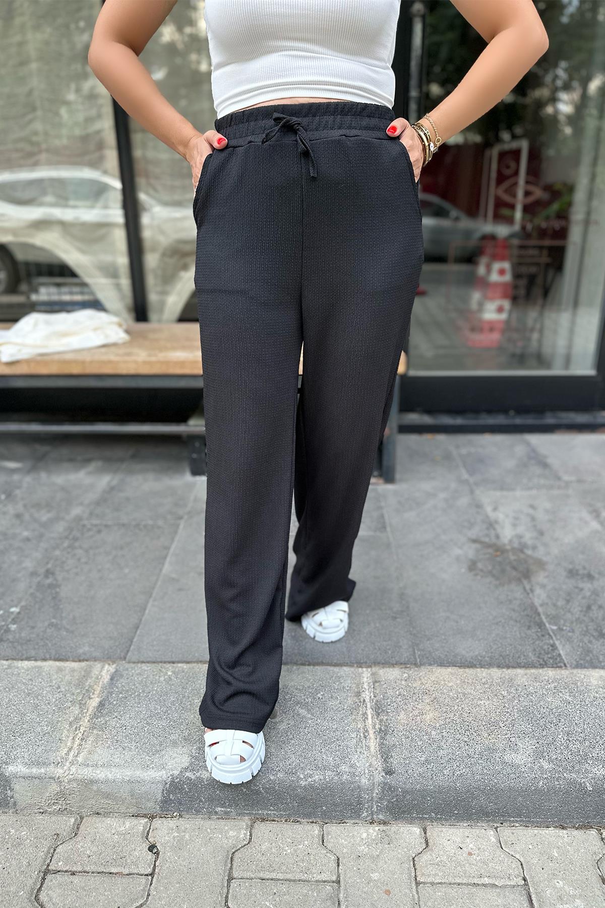 Geniş Paça Beli Lastikli Siyah Pantolon