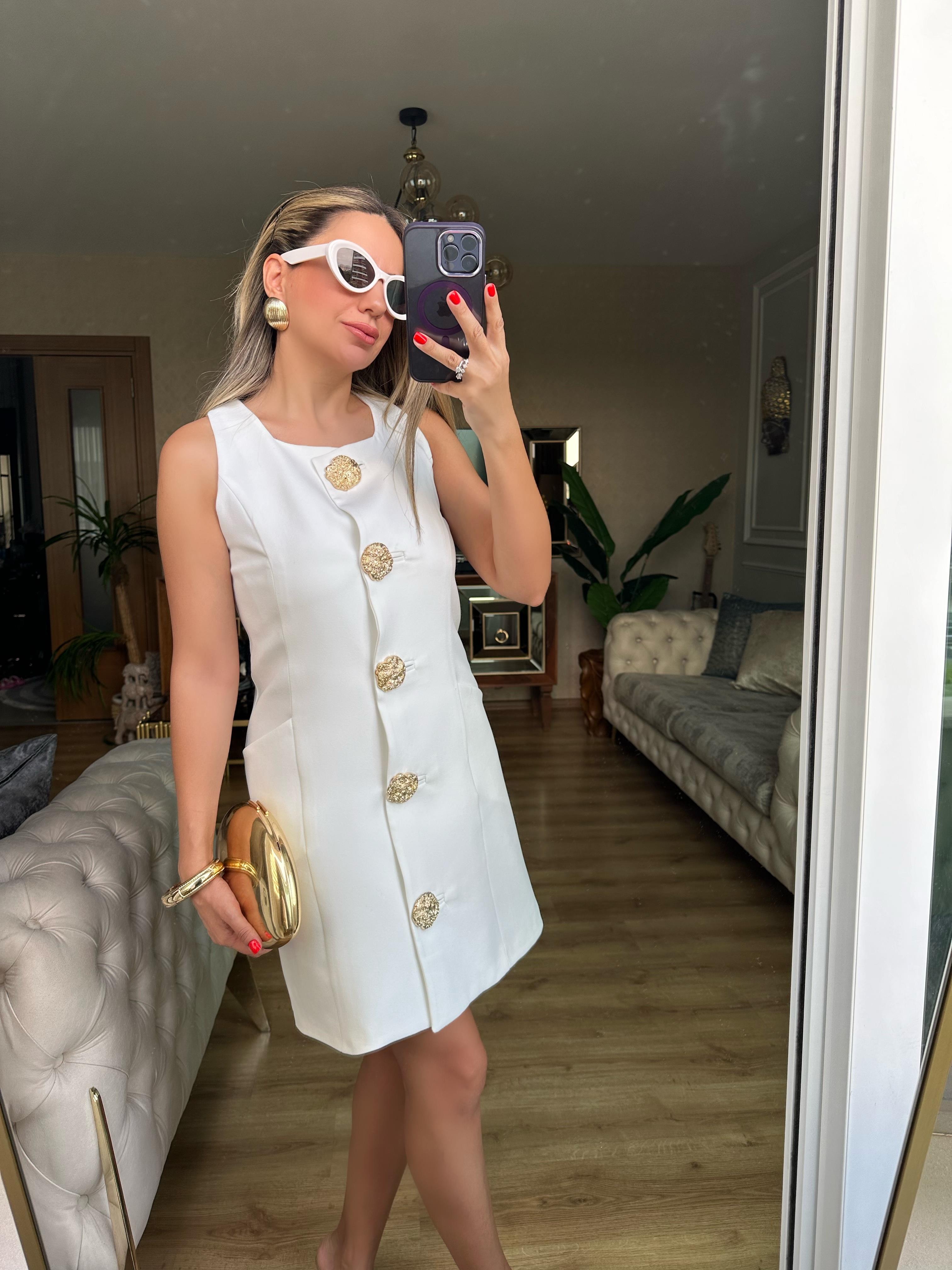 Gold Düğme Detaylı Beyaz Elbise