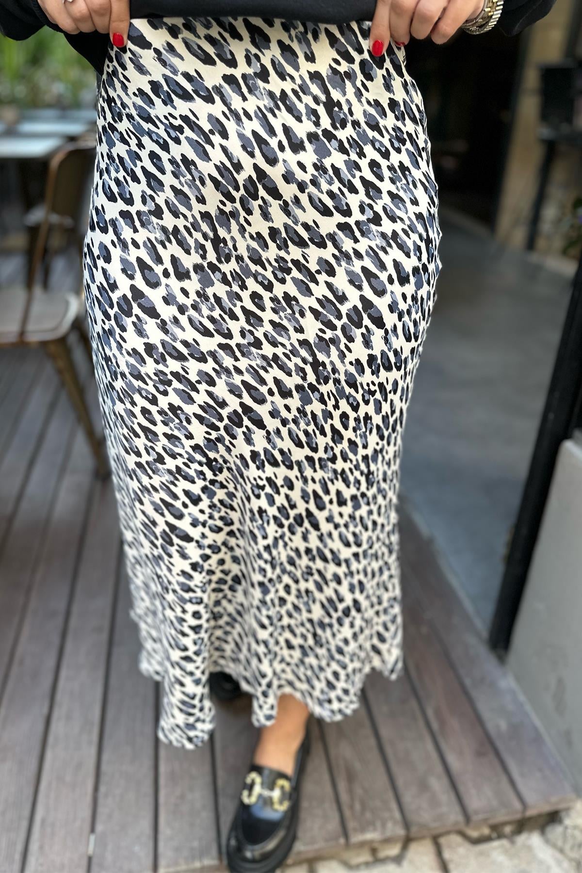 Gri Mavi Leopar Saten Etek
