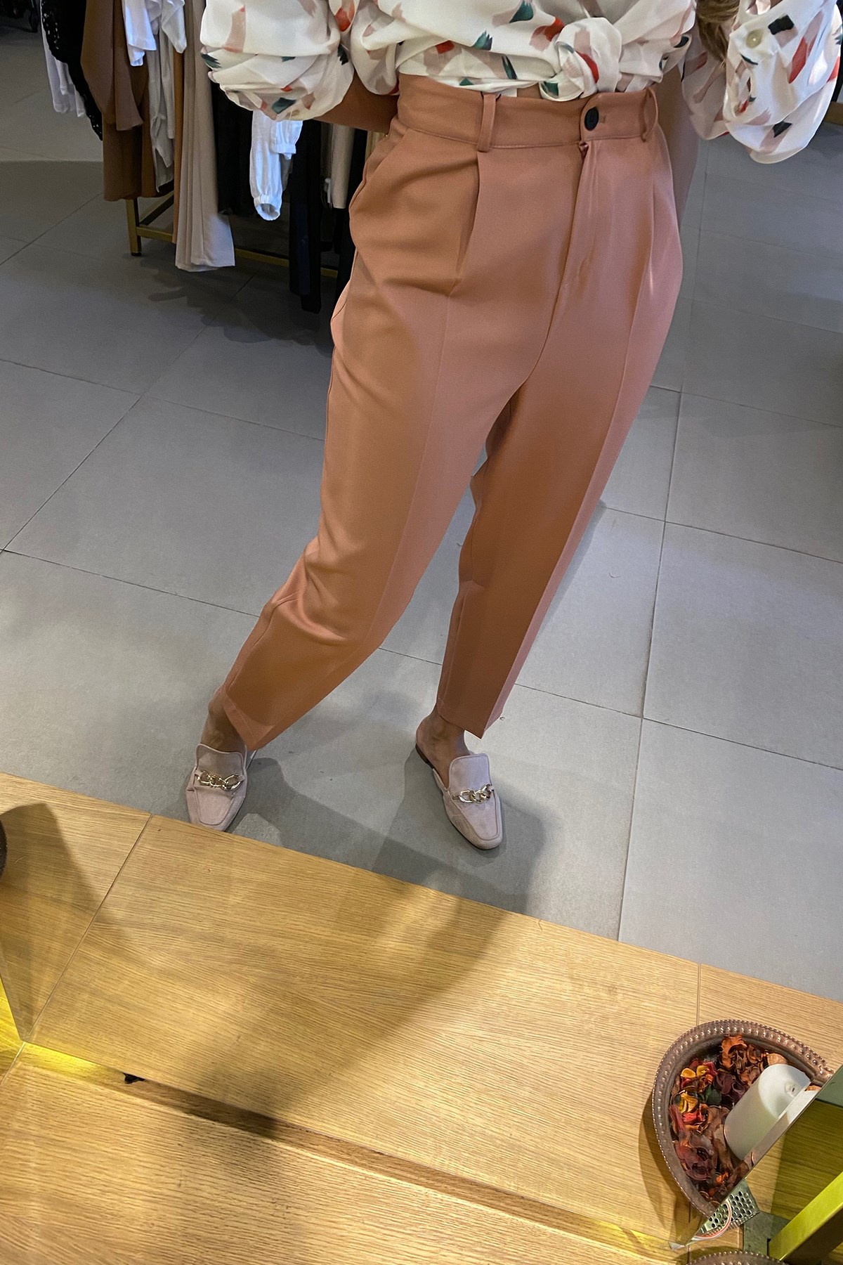Gülkurusu Kumaş Pantolon