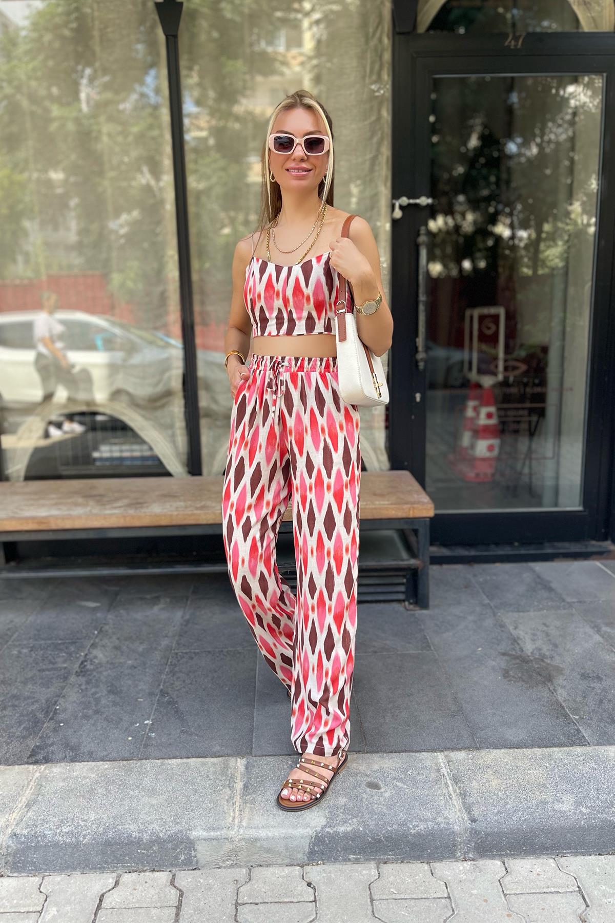 İp Askılı Pembe Desenli Takım