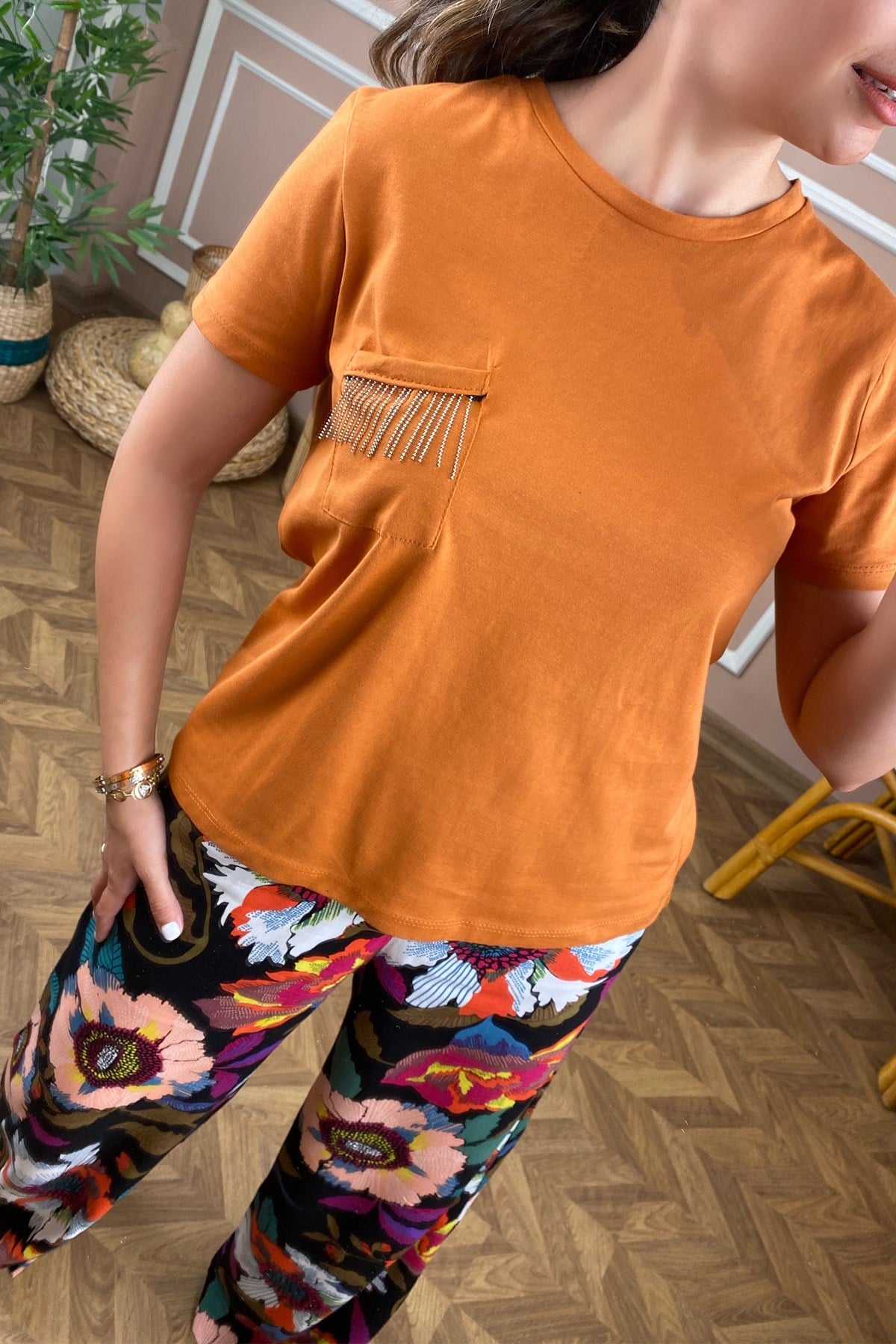 Kiremit  Önü Zincir Detay Tshirt 