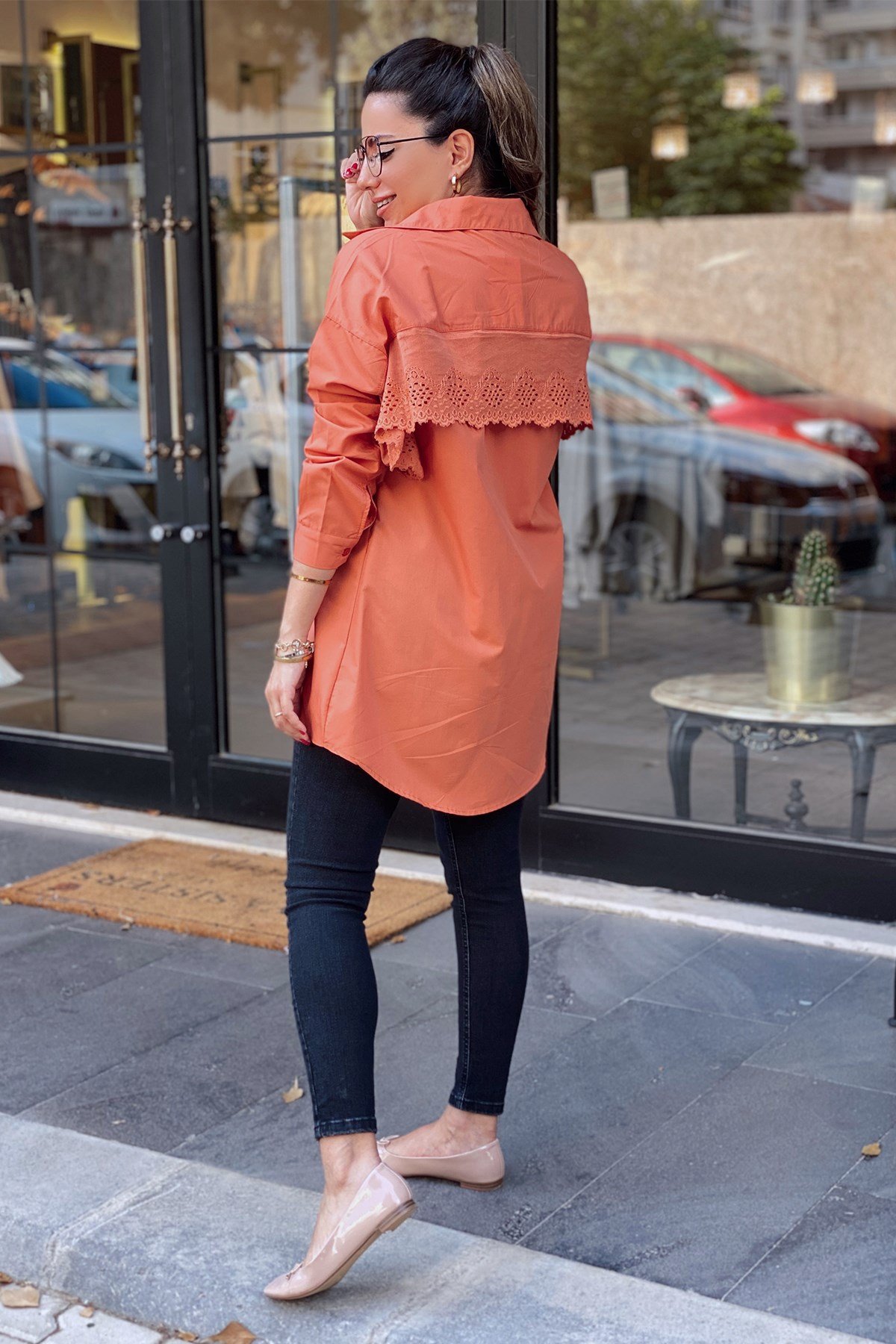 Kiremit Arkası Dantel Detaylı Gömlek